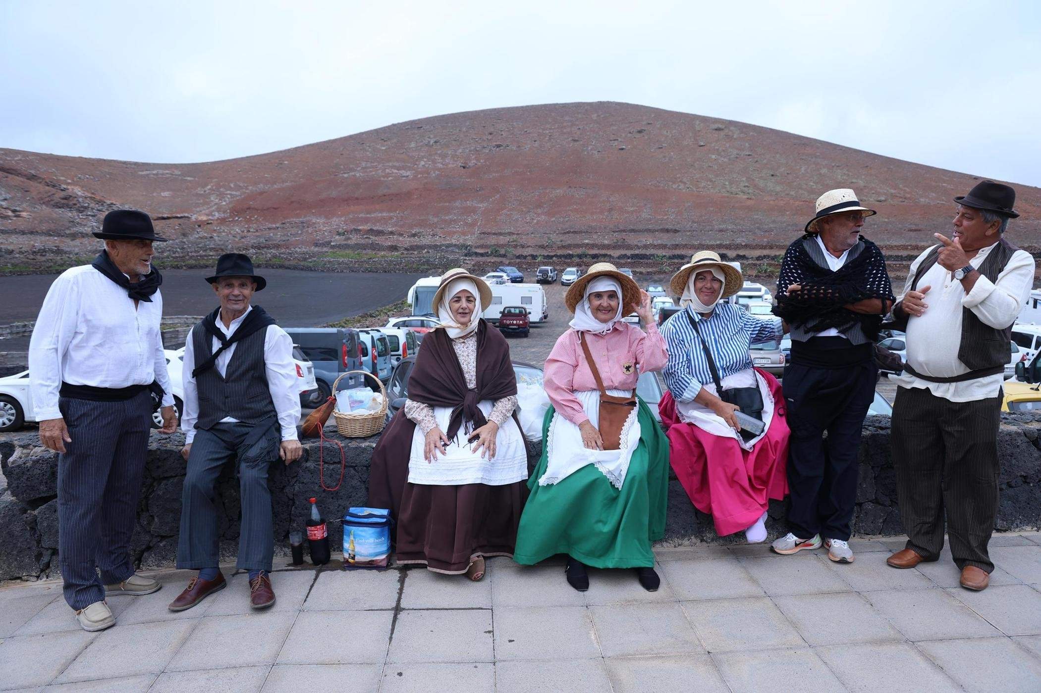 Ofrendas a la Virgen de Los Dolores.