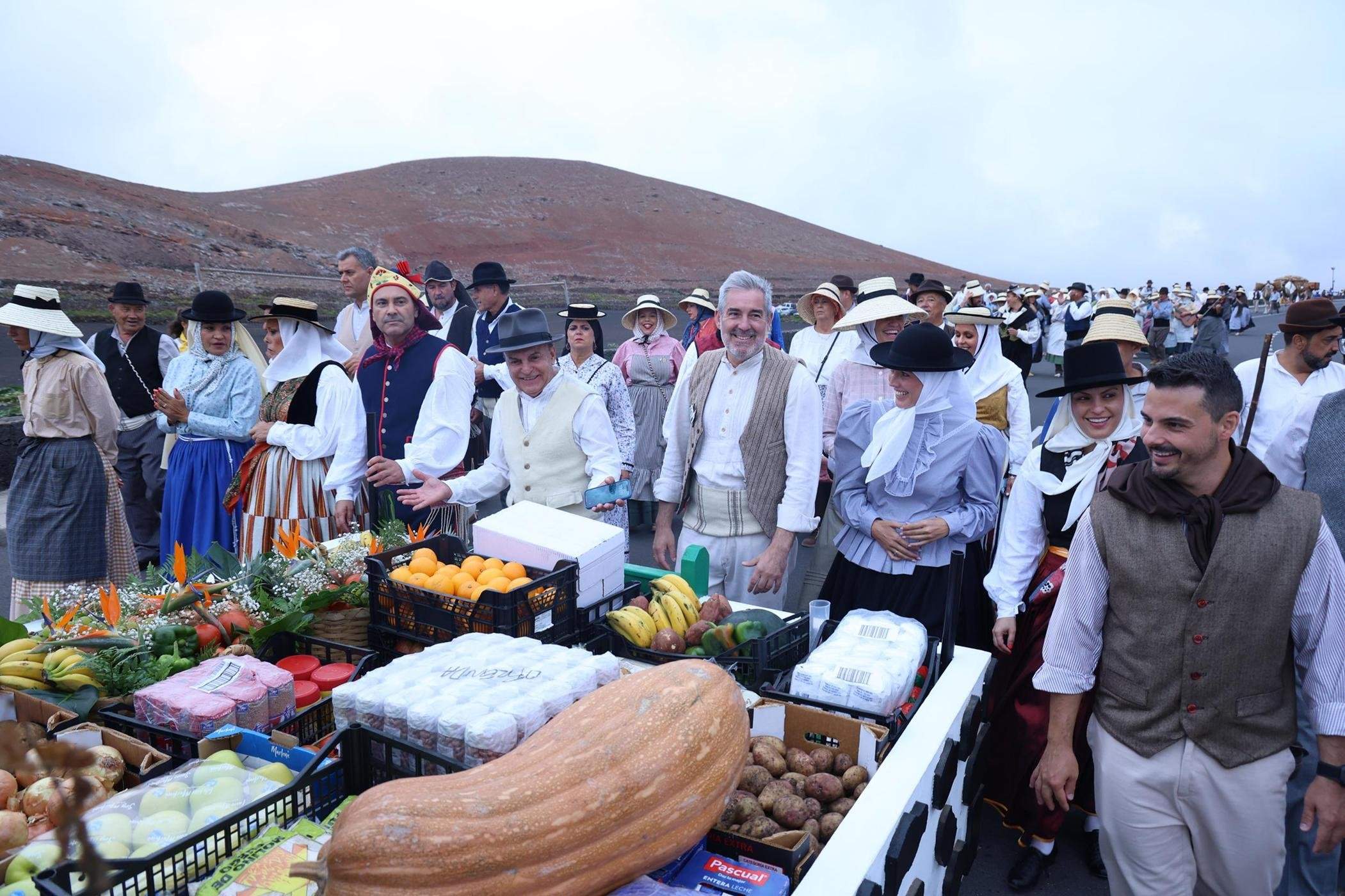 Ofrendas a la Virgen de Los Dolores.