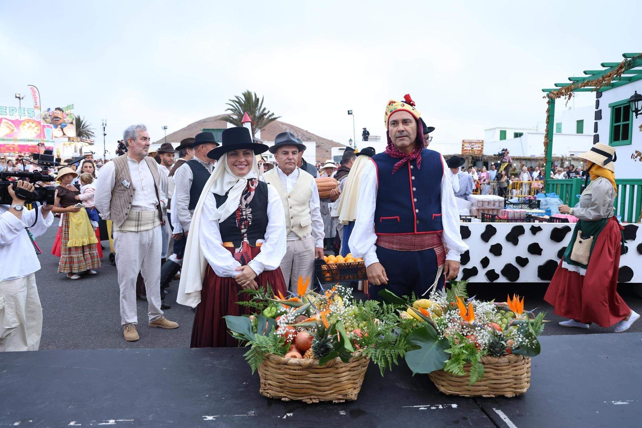 Ofrendas a la Virgen de Los Dolores.