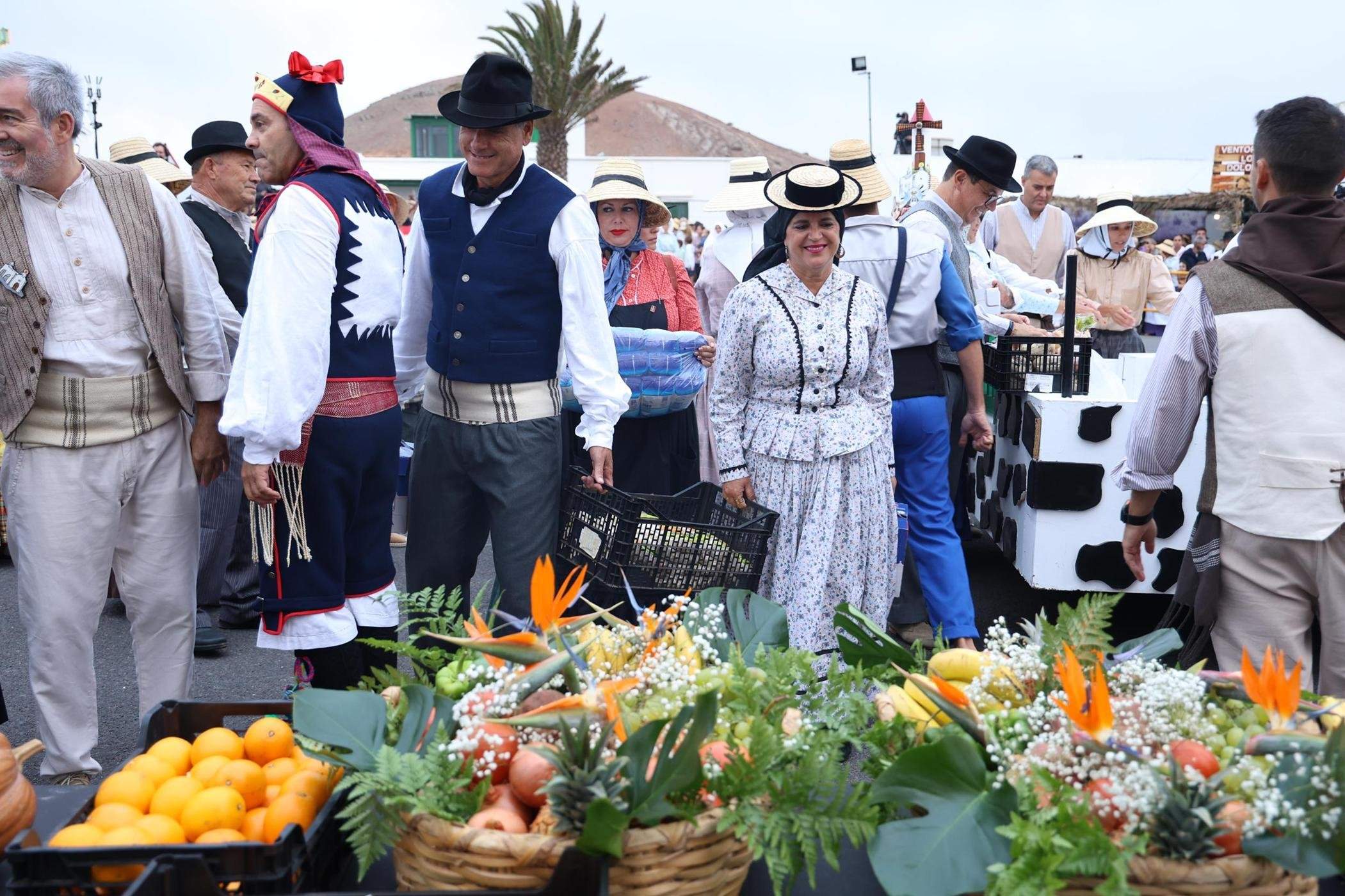 Ofrendas a la Virgen de Los Dolores.