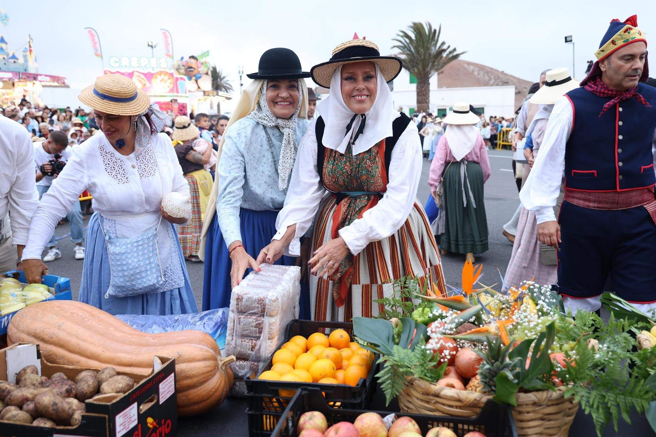 Ofrendas a la Virgen de Los Dolores.