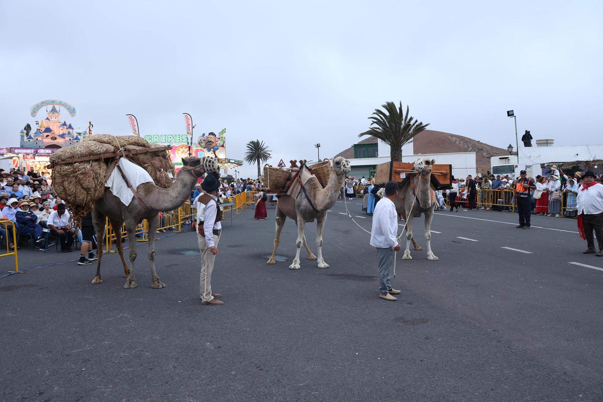Ofrendas a la Virgen de Los Dolores.