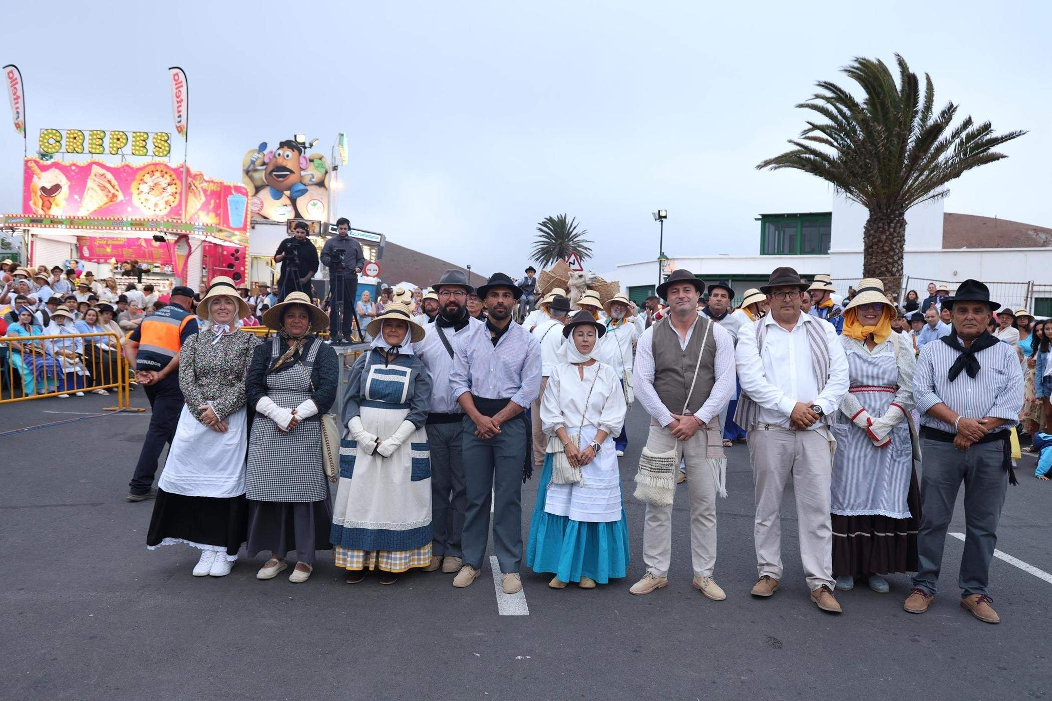 Ofrendas a la Virgen de Los Dolores.