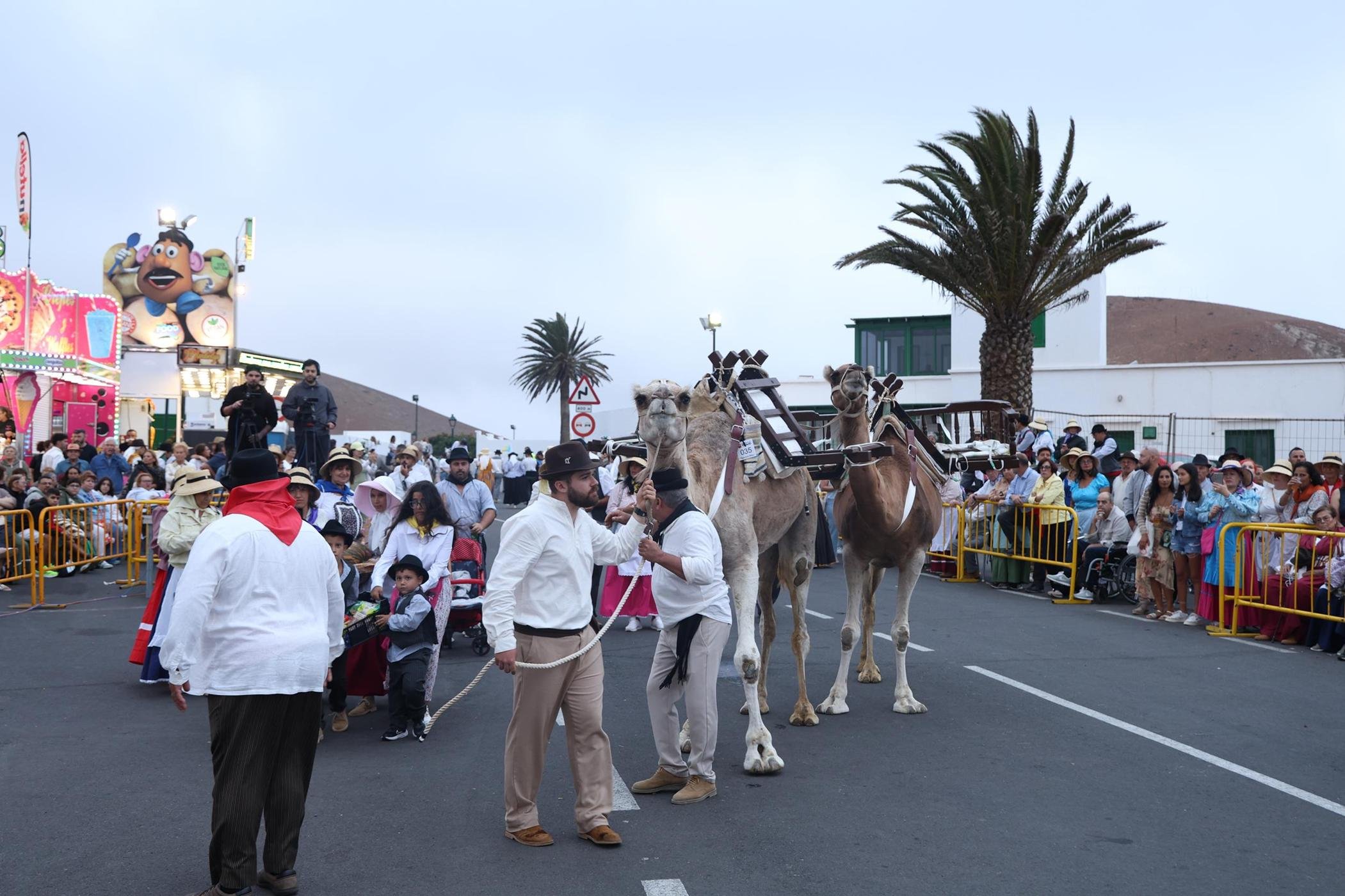 Ofrendas a la Virgen de Los Dolores.