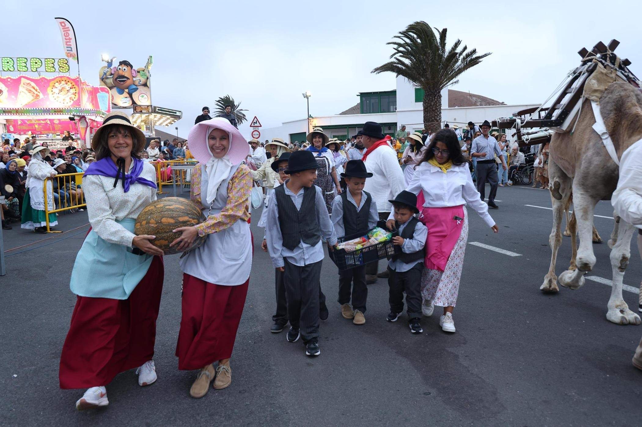 Ofrendas a la Virgen de Los Dolores.