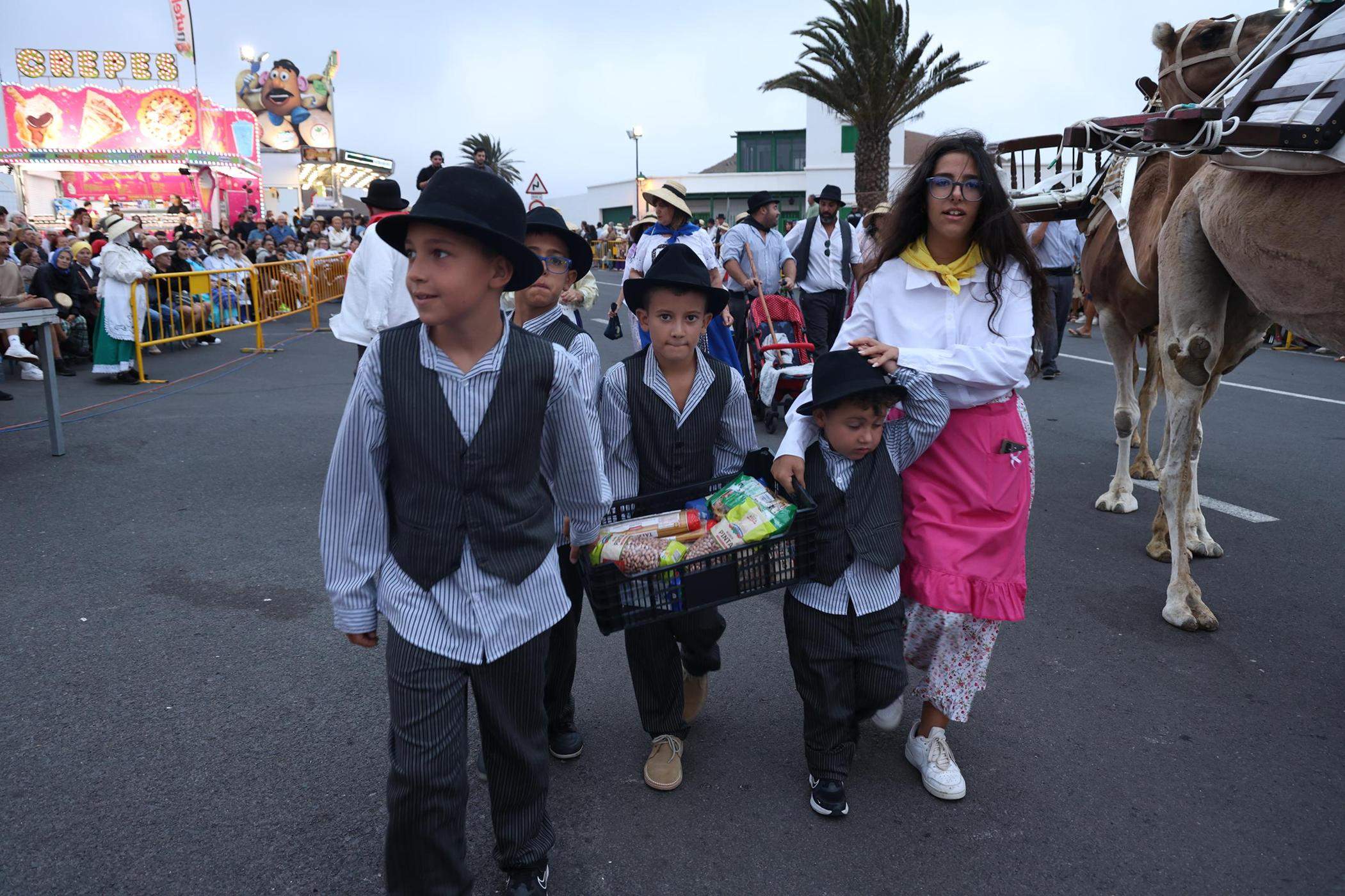 Ofrendas a la Virgen de Los Dolores.