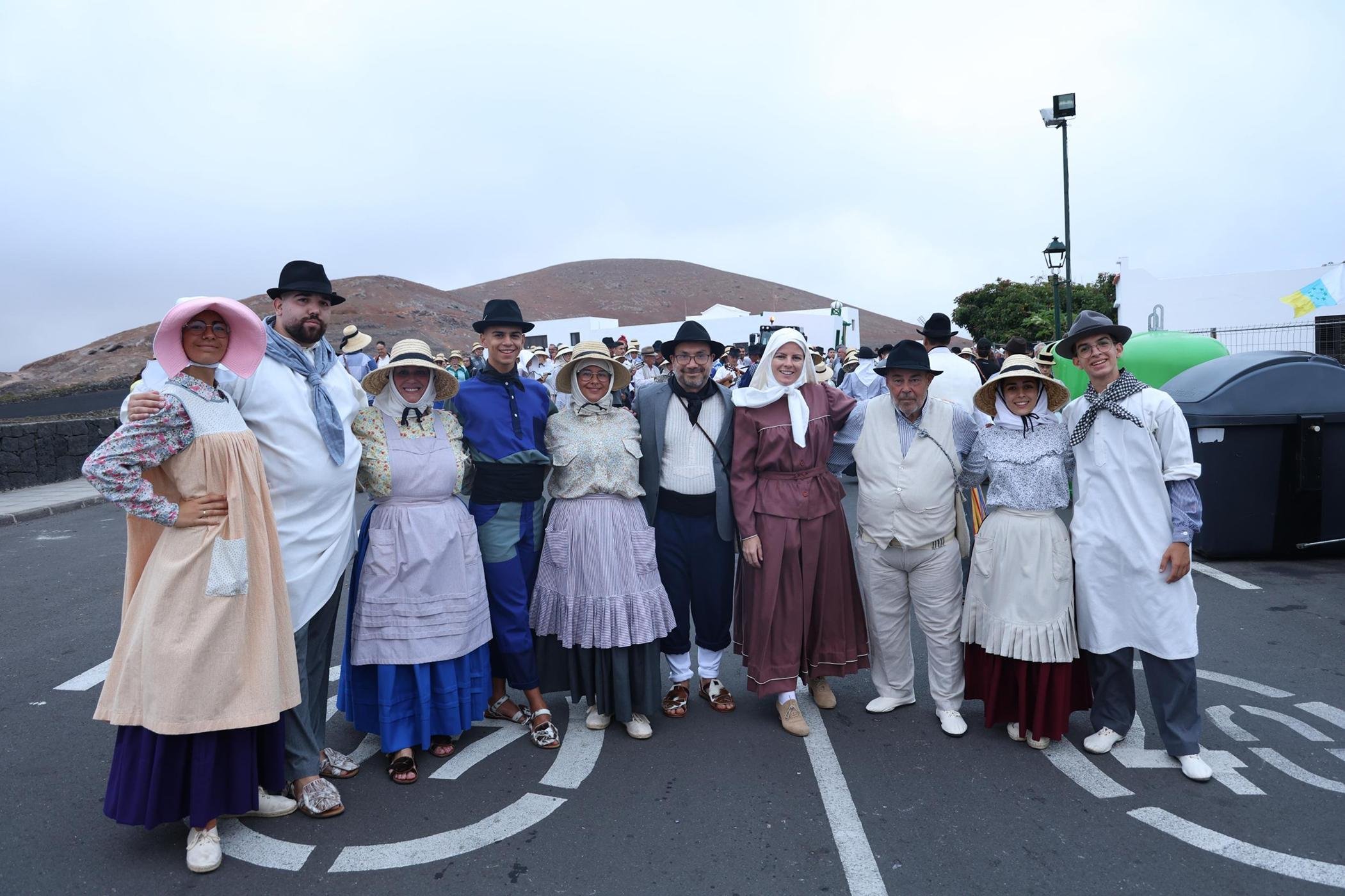 Ofrendas a la Virgen de Los Dolores.