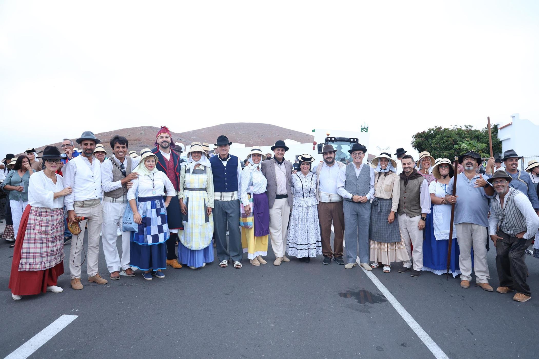 Ofrendas a la Virgen de Los Dolores.