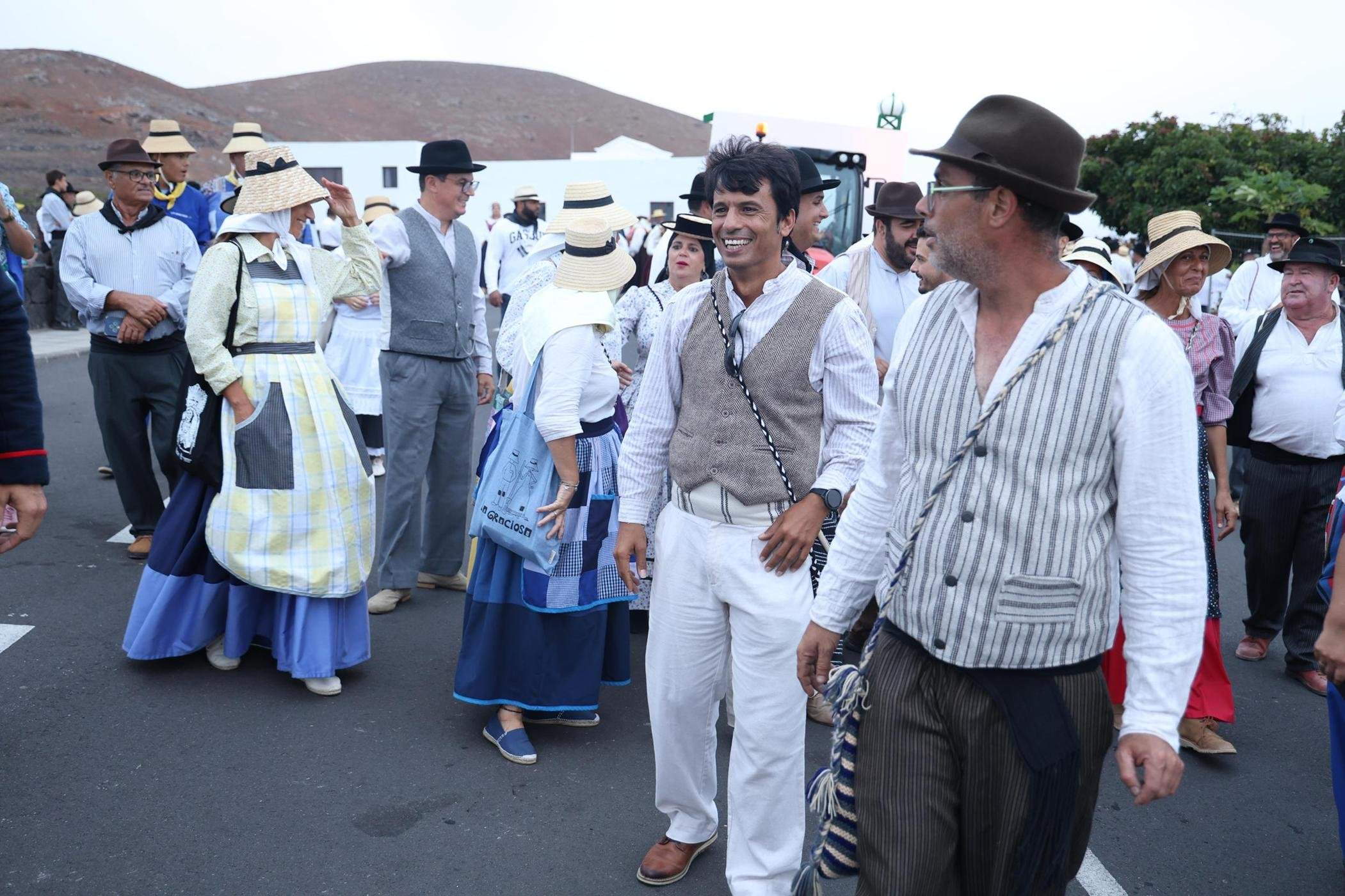 Ofrendas a la Virgen de Los Dolores.