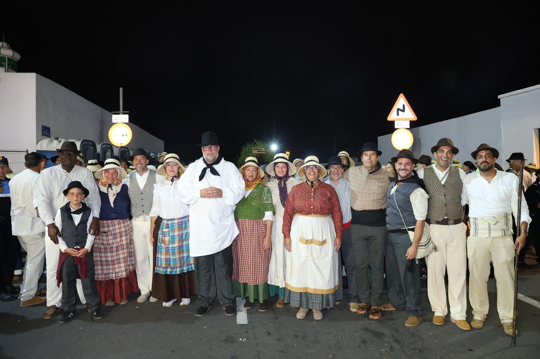 Ofrendas a la Virgen de Los Dolores.