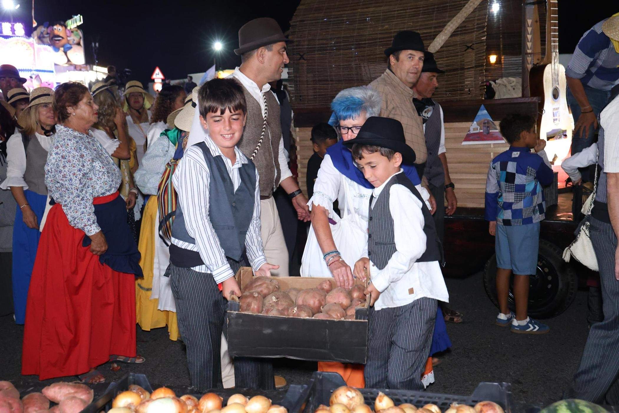 Ofrendas a la Virgen de Los Dolores.