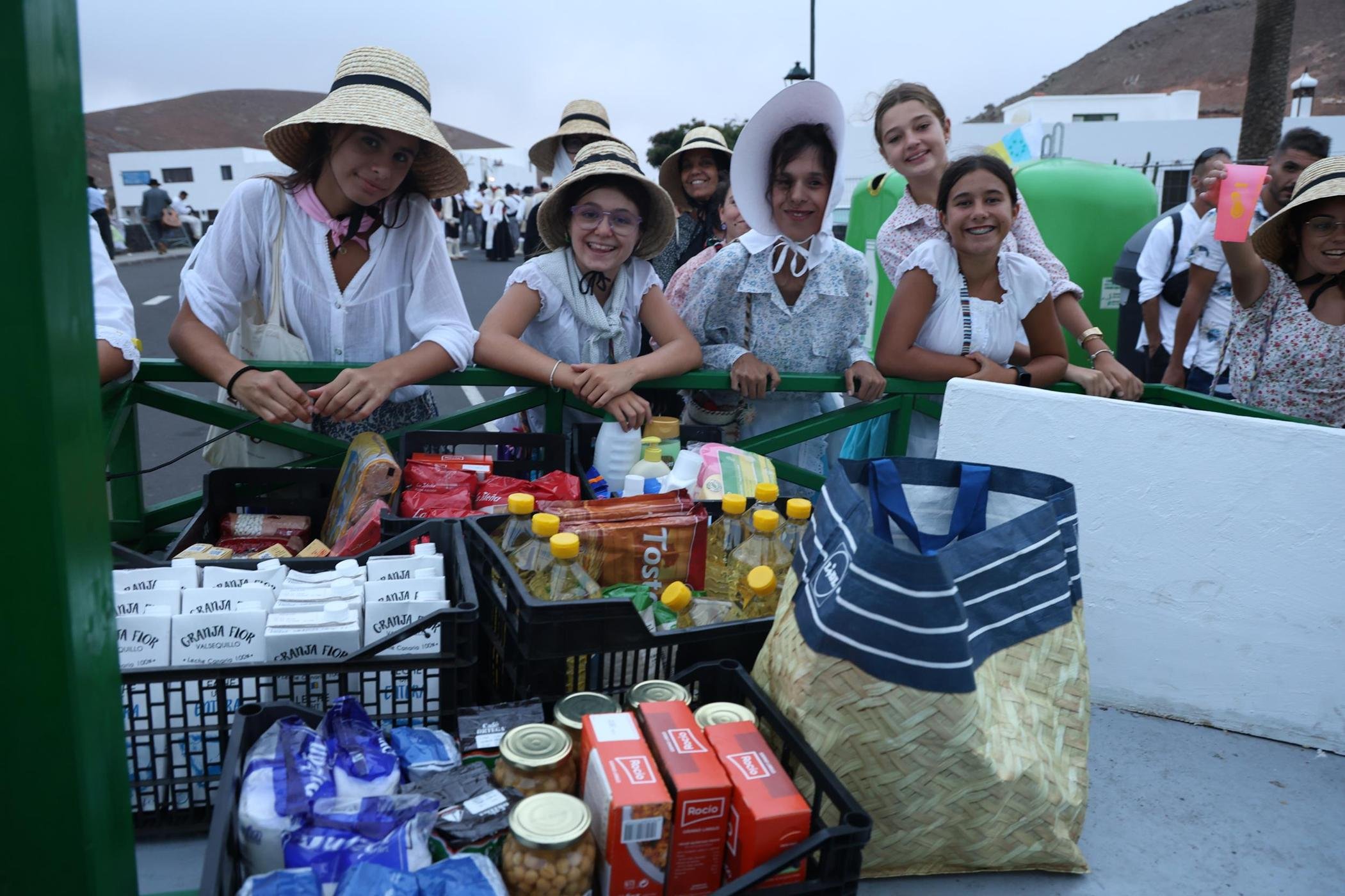 Ofrendas a la Virgen de Los Dolores.