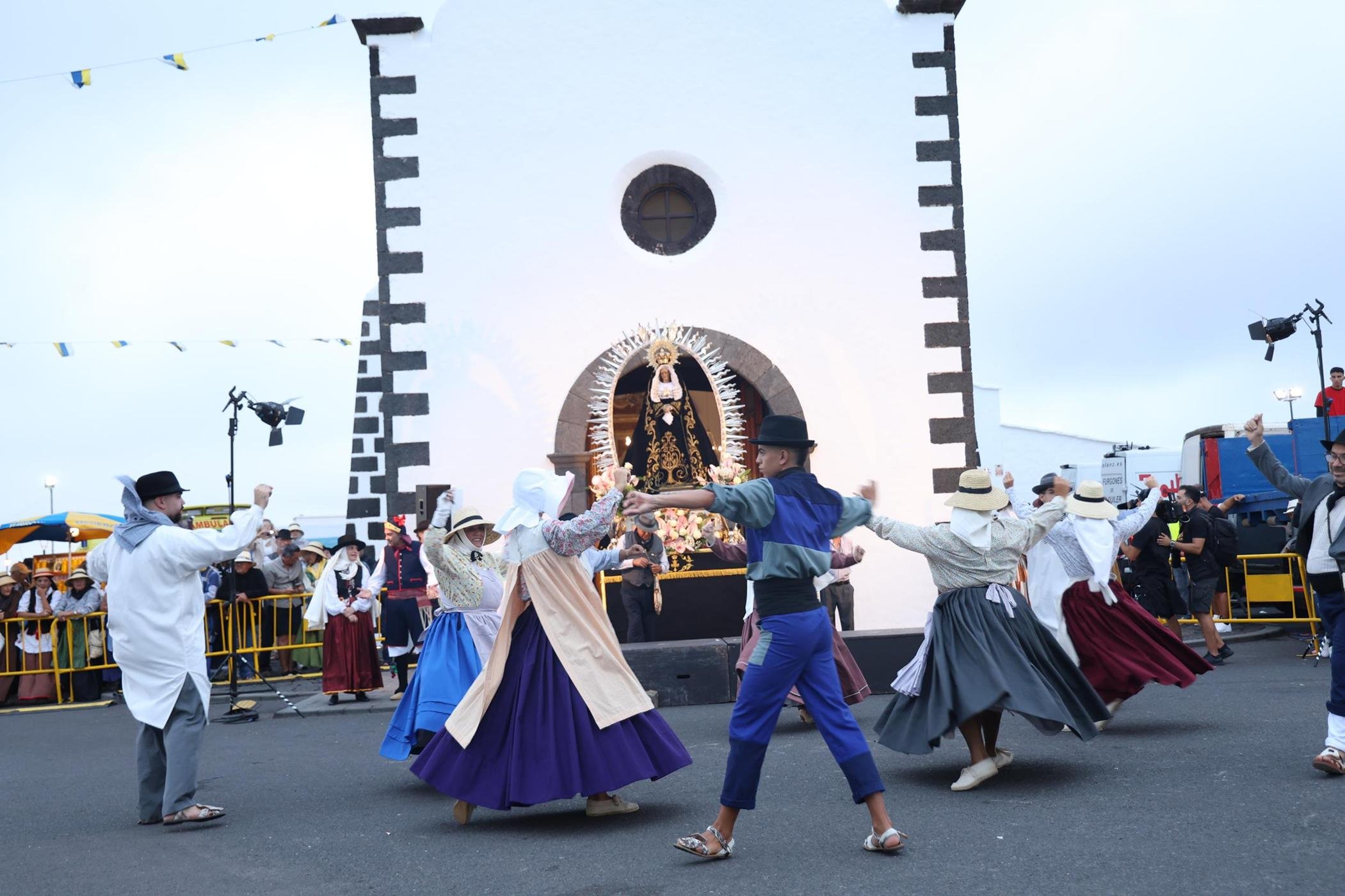 Ofrendas a la Virgen de Los Dolores. Foto: La Voz.