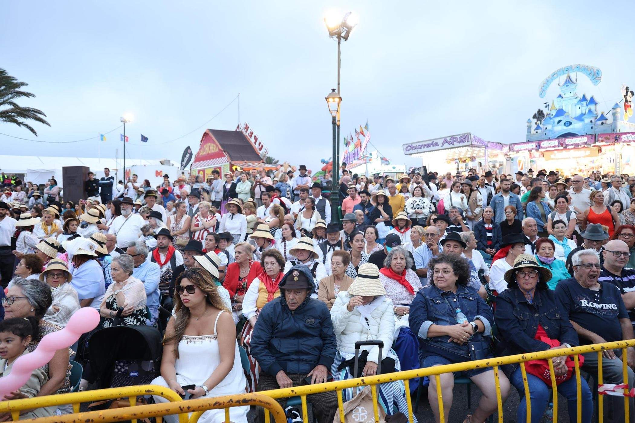Ofrendas a la Virgen de Los Dolores. Fotos: La Voz.
