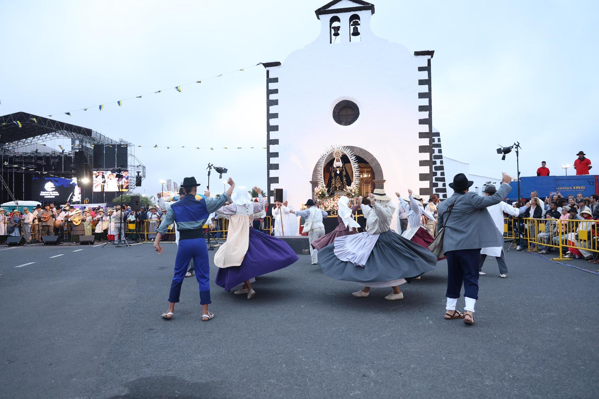 Ofrendas a la Virgen de Los Dolores. Fotos: La Voz.