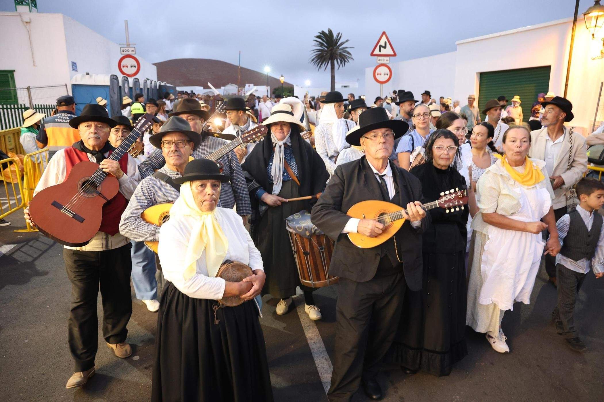 Ofrendas a la Virgen de Los Dolores. Fotos: La Voz.