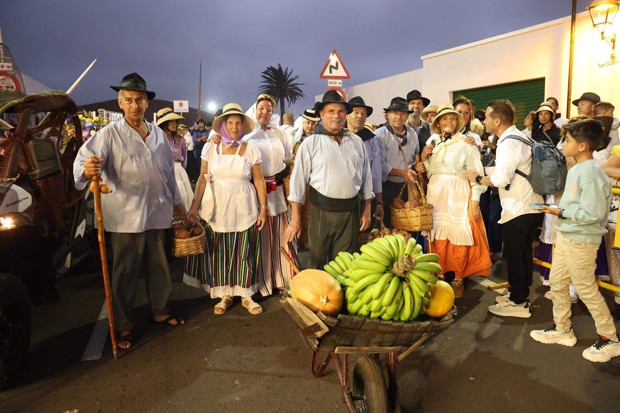 Ofrendas a la Virgen de Los Dolores. Fotos: La Voz.