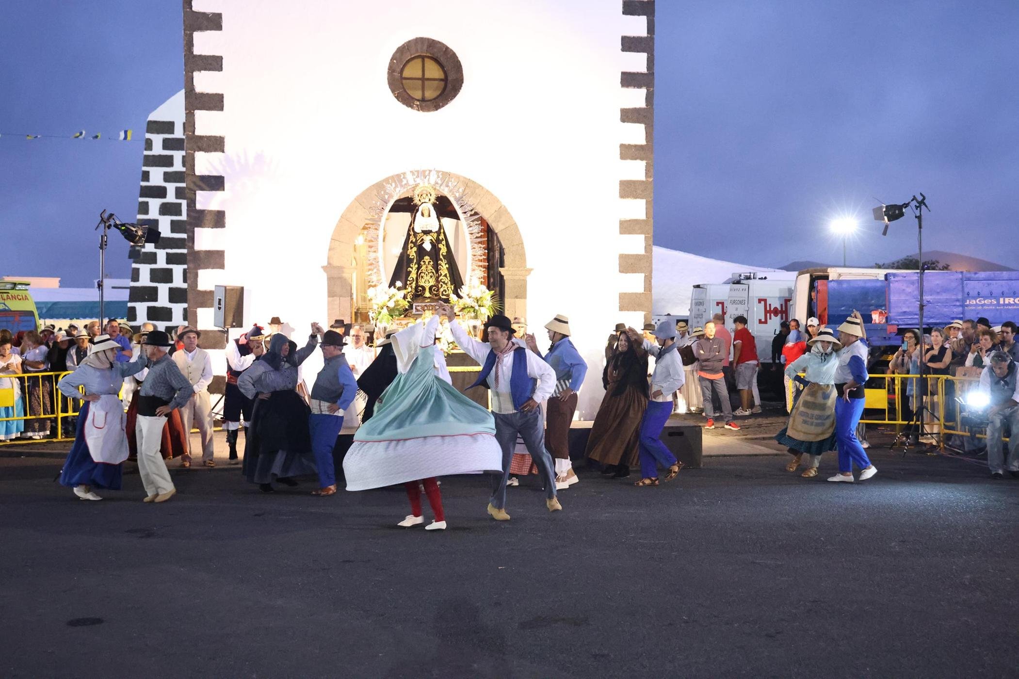 Ofrendas a la Virgen de Los Dolores. Fotos: La Voz.