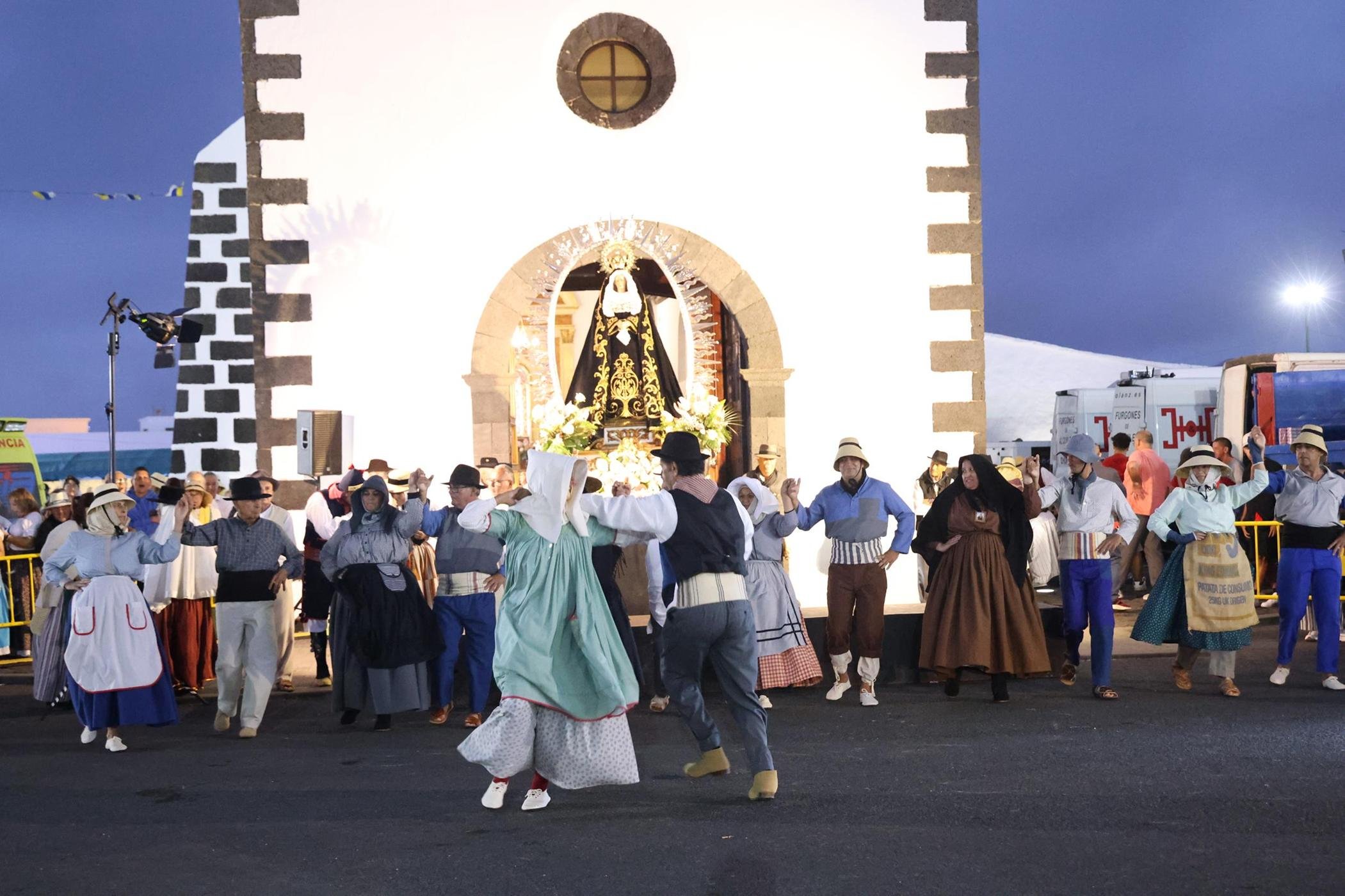 Ofrendas a la Virgen de Los Dolores. Fotos: La Voz.
