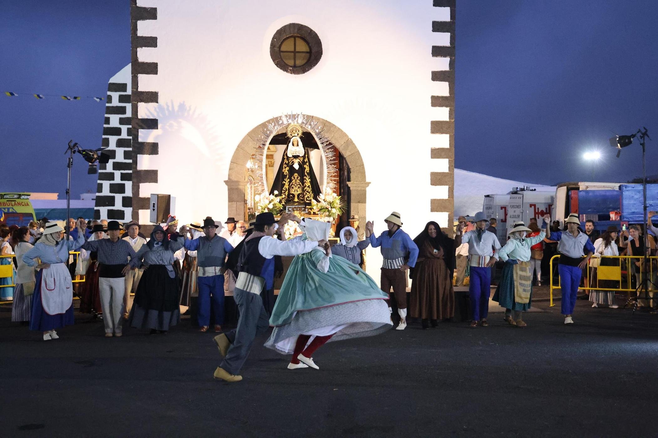 Ofrendas a la Virgen de Los Dolores. Fotos: La Voz.