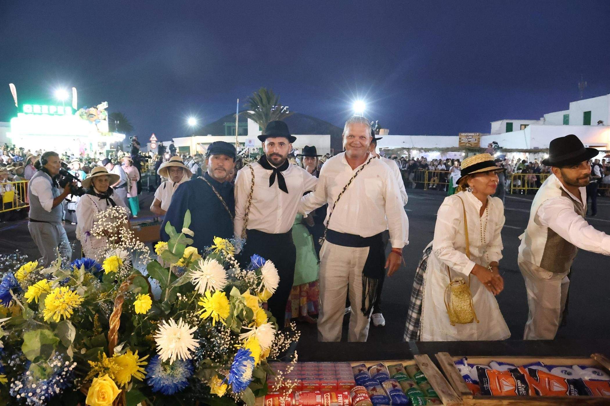 Ofrendas a la Virgen de Los Dolores. Fotos: La Voz.