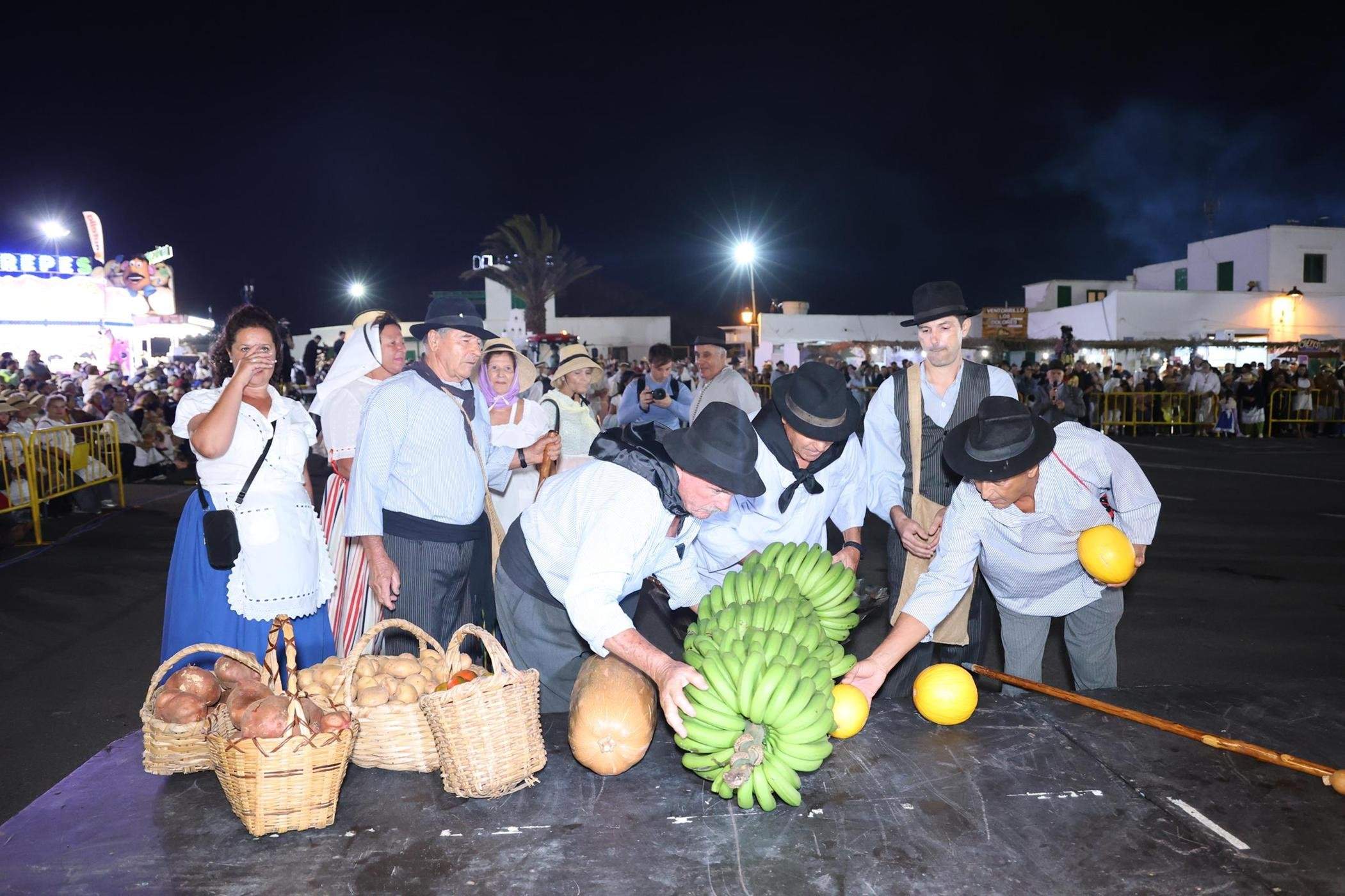 Ofrendas a la Virgen de Los Dolores. Fotos: La Voz.