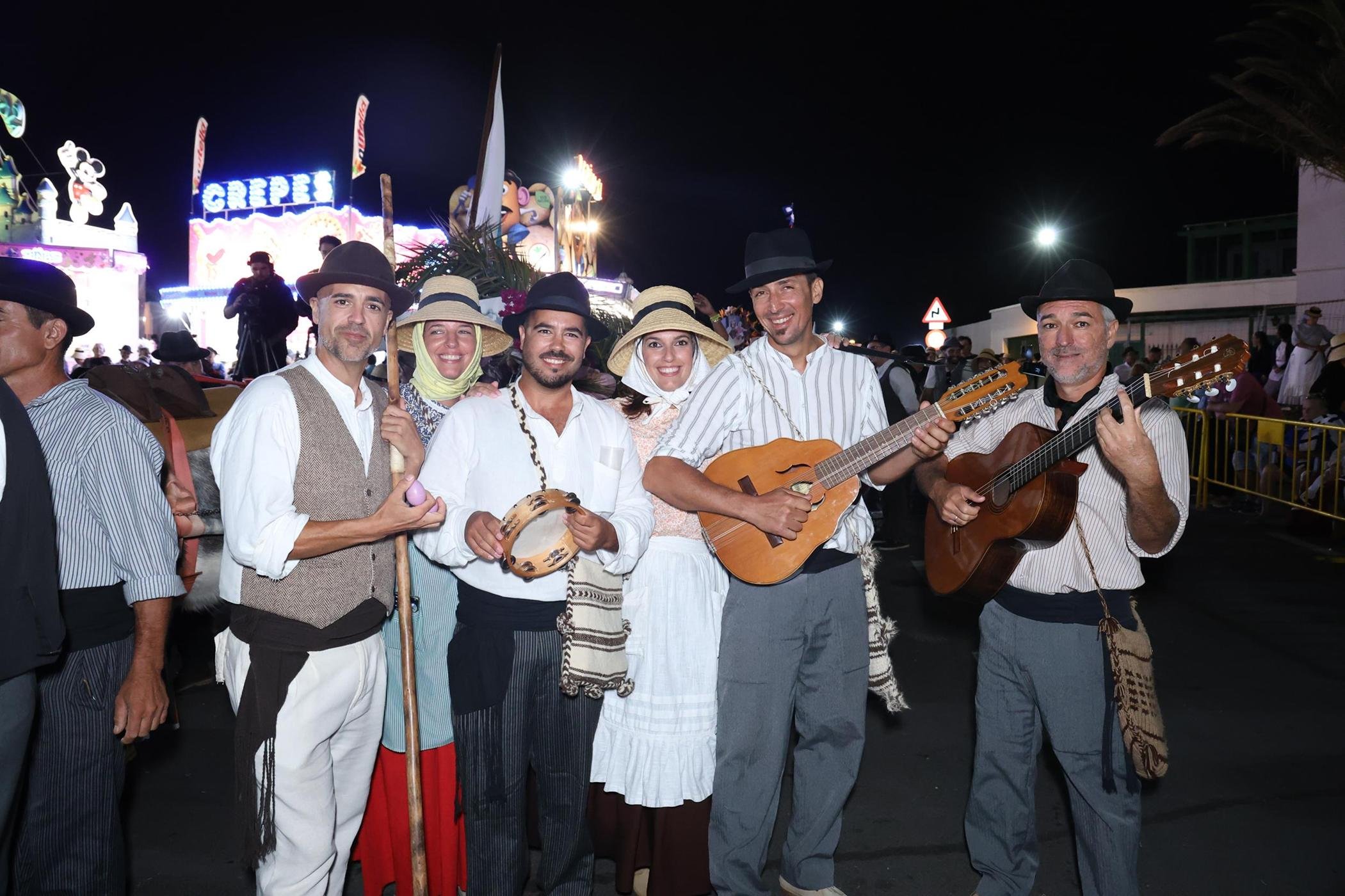 Ofrendas a la Virgen de Los Dolores. Fotos: La Voz.
