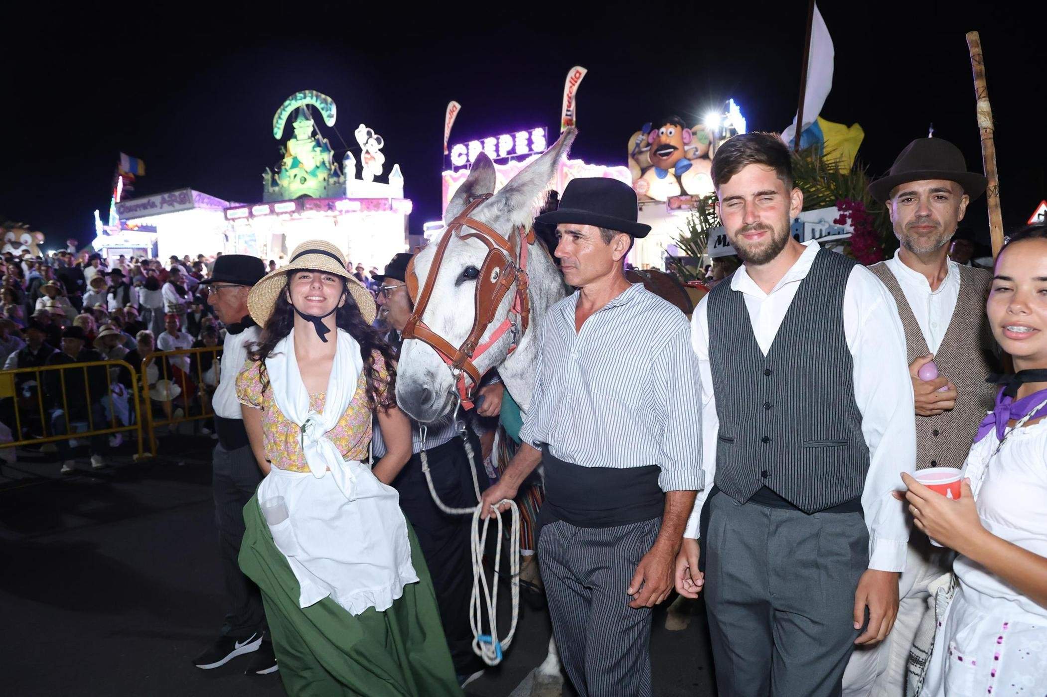 Ofrendas a la Virgen de Los Dolores. Fotos: La Voz.
