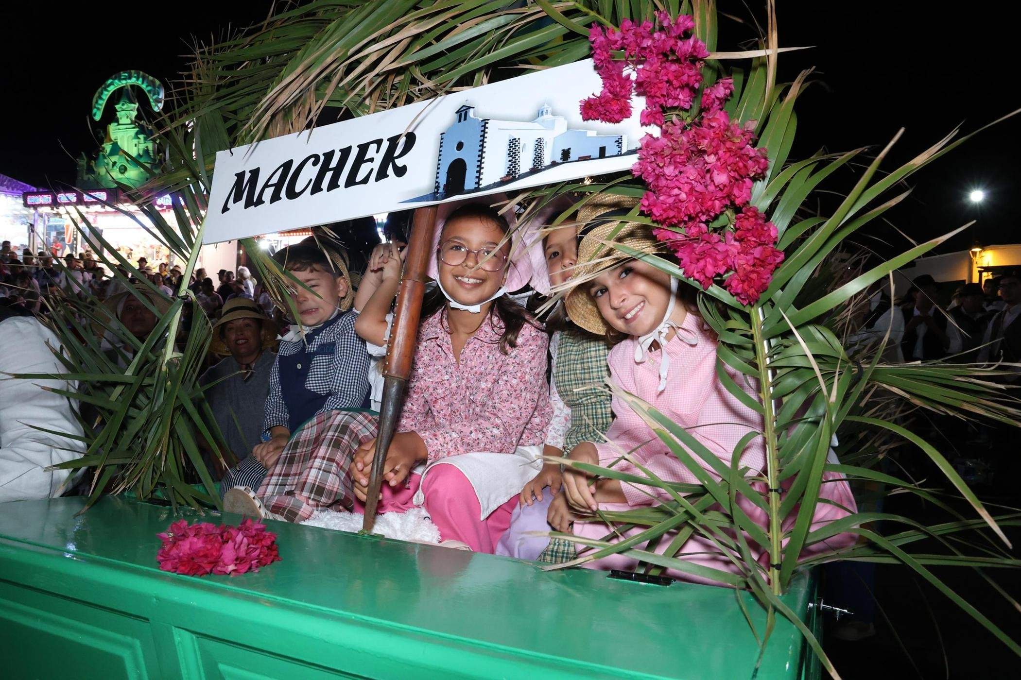 Ofrendas a la Virgen de Los Dolores. Fotos: La Voz.