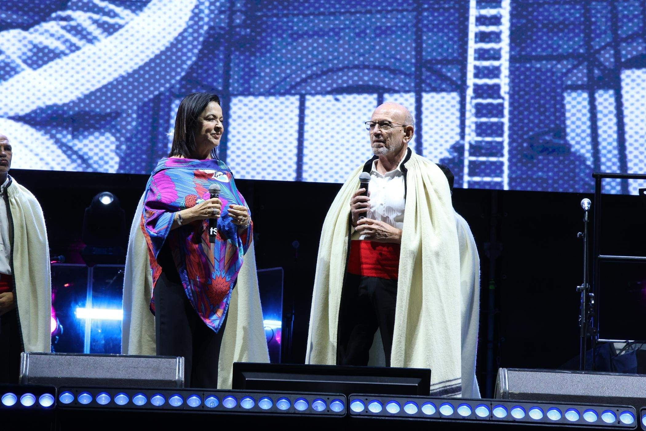 Concierto de Los Sabandeños, Olga Cerpa y Mestisay. Fotos: La Voz. Concierto de Los Sabandeños, Olga Cerpa y Mestisay. Fotos: La Voz.