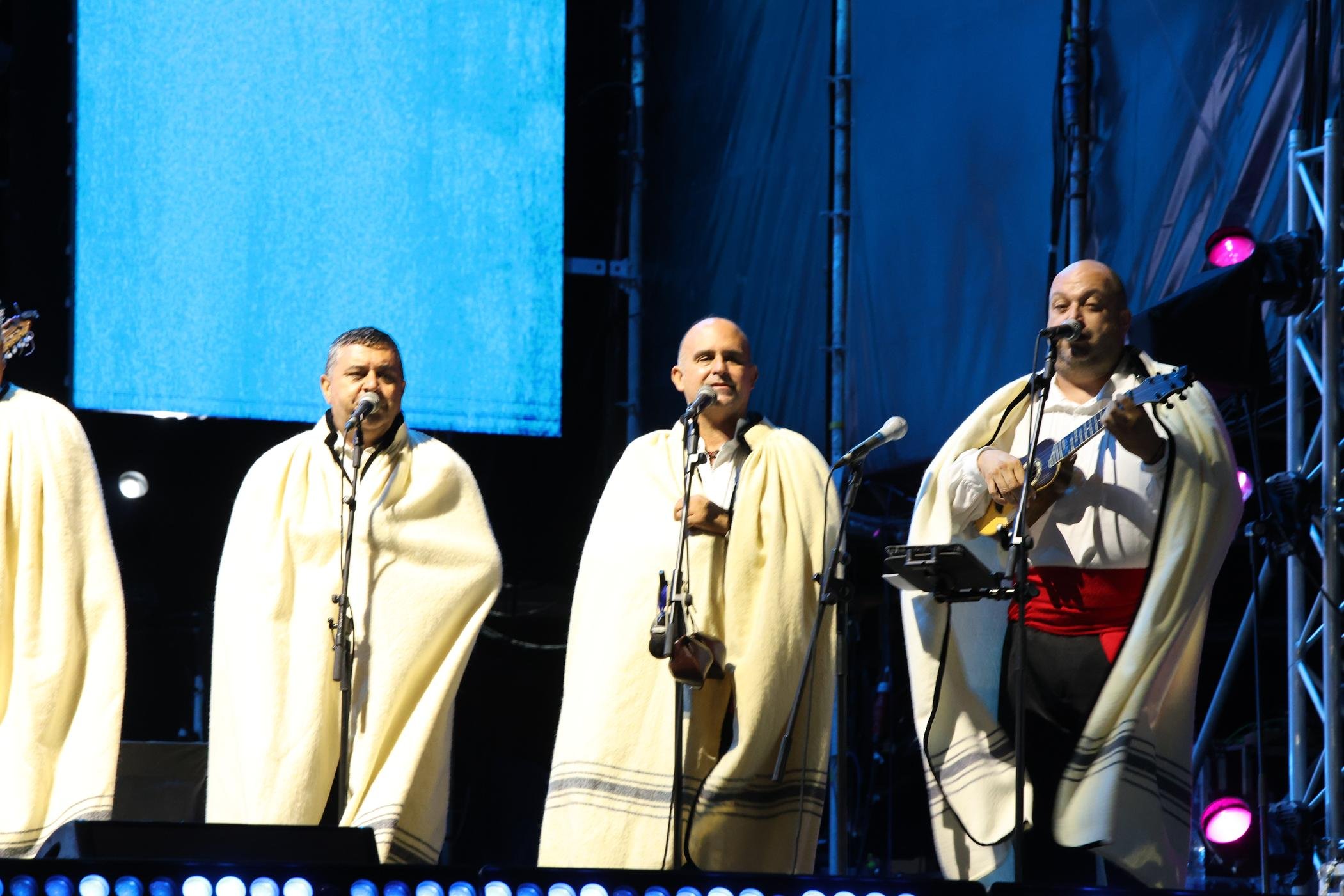 Concierto de Los Sabandeños, Olga Cerpa y Mestisay. Fotos: La Voz. Concierto de Los Sabandeños, Olga Cerpa y Mestisay. Fotos: La Voz.