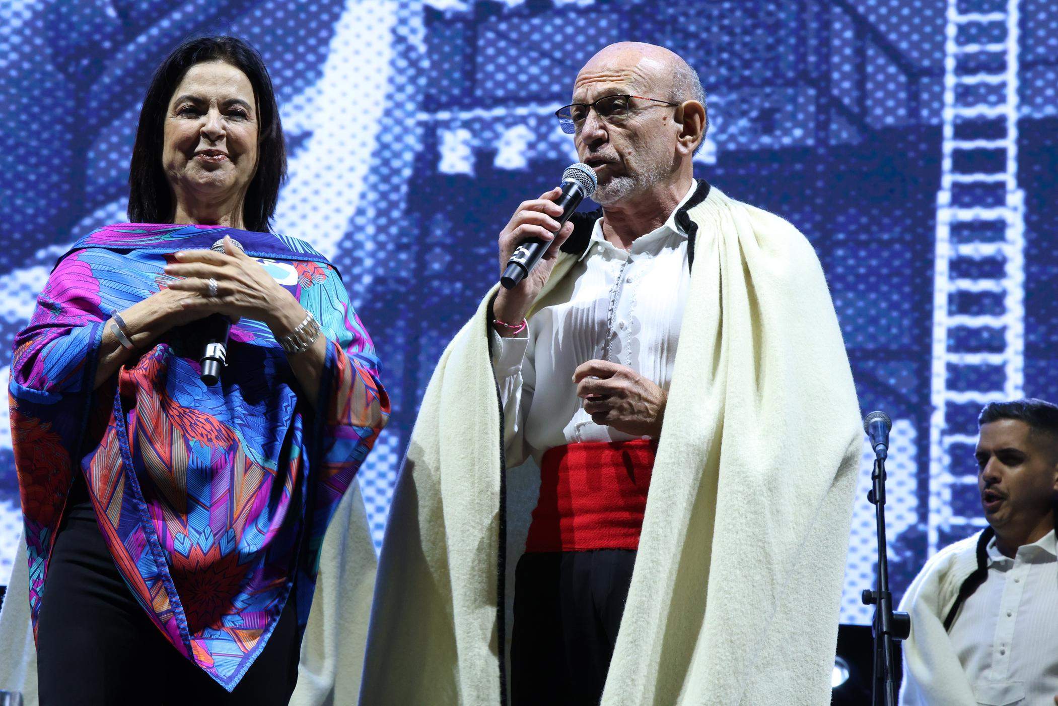 Concierto de Los Sabandeños, Olga Cerpa y Mestisay. Fotos: La Voz. Concierto de Los Sabandeños, Olga Cerpa y Mestisay. Fotos: La Voz.