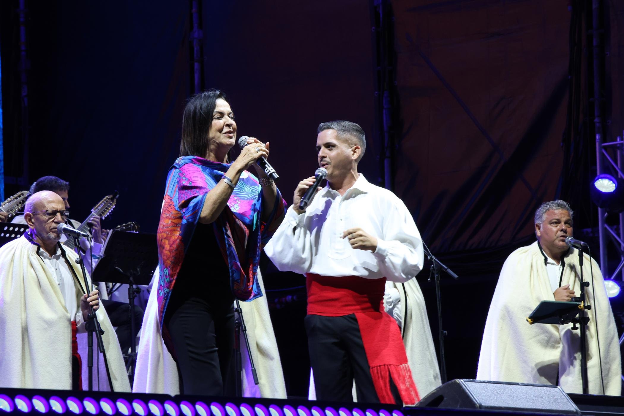 Concierto de Los Sabandeños, Olga Cerpa y Mestisay. Fotos: La Voz. Concierto de Los Sabandeños, Olga Cerpa y Mestisay. Fotos: La Voz.