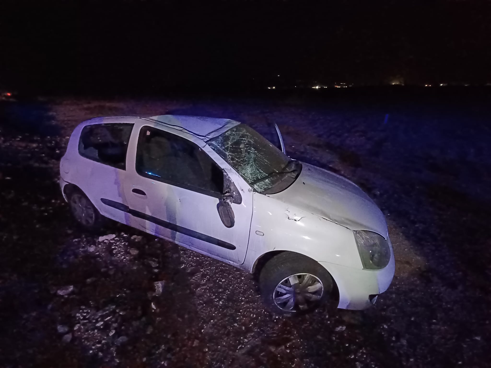 Vuelco de un vehículo cerca de Playa Blanca