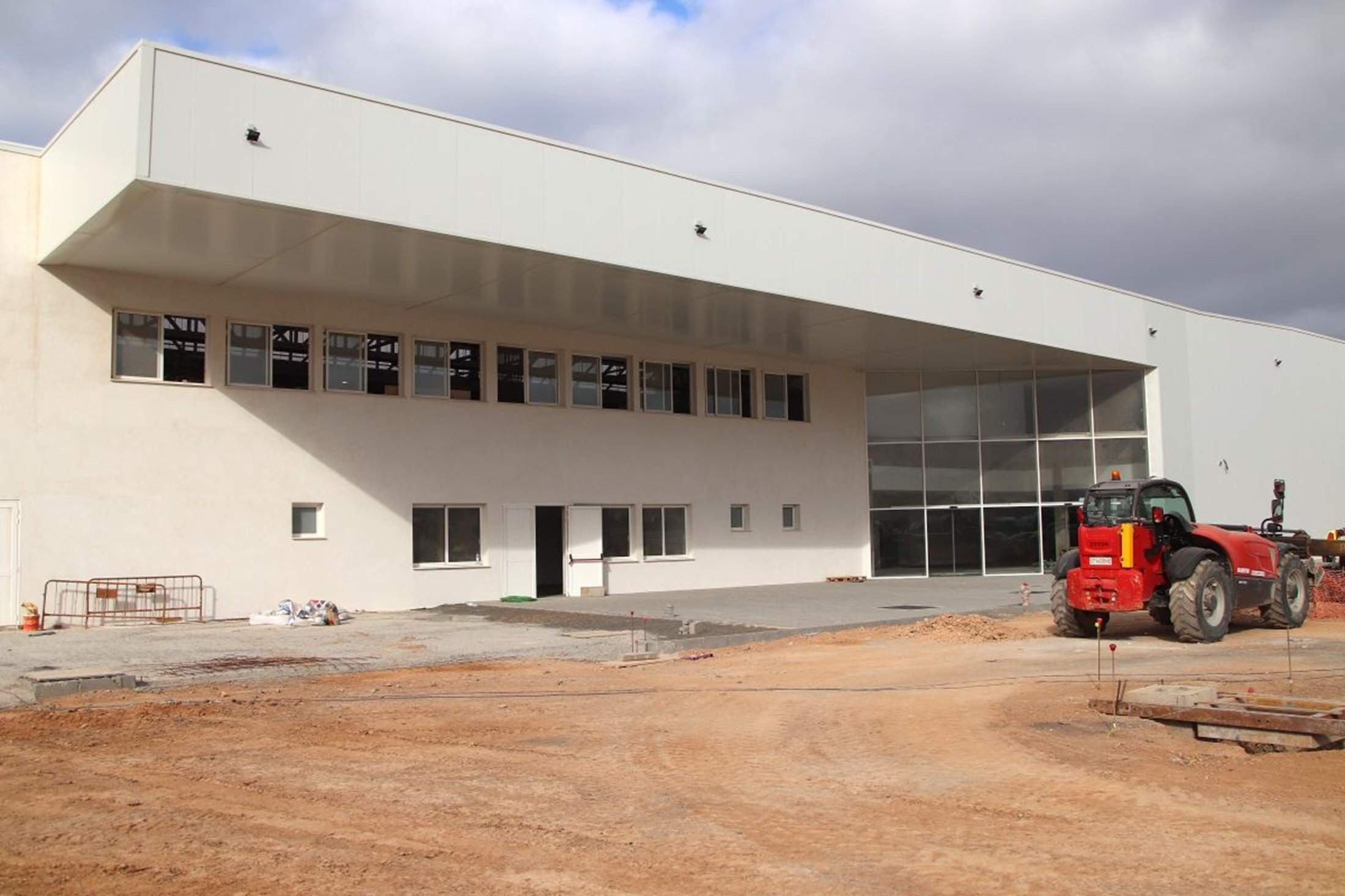 Fachada del pabellón de Playa Blanca