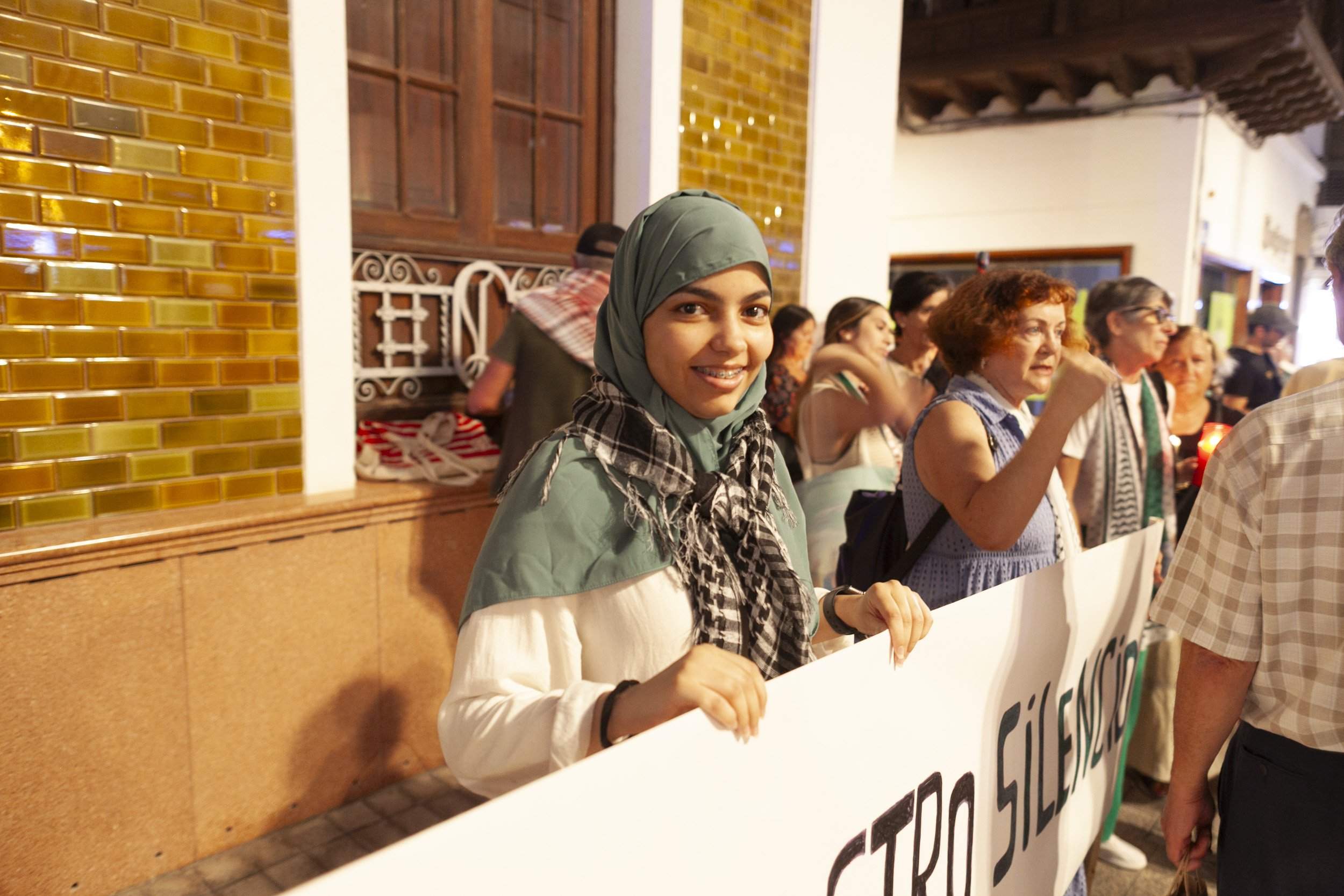 Vigilia de Lanzarote por el genocidio en Palestina. Fotos: Juan Mateos. Vigilia de Lanzarote por el genocidio en Palestina. Fotos: Juan Mateos.