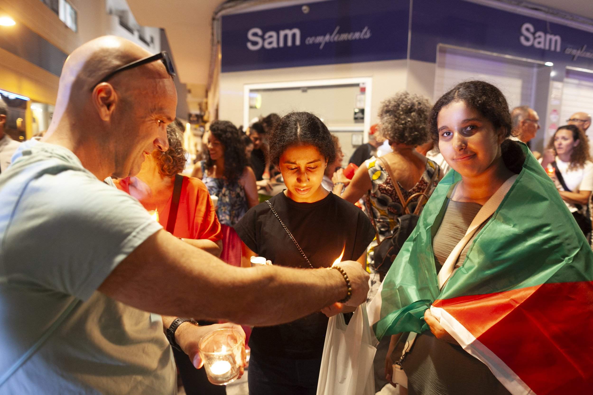 Vigilia de Lanzarote por el genocidio en Palestina. Fotos: Juan Mateos. Vigilia de Lanzarote por el genocidio en Palestina. Fotos: Juan Mateos.