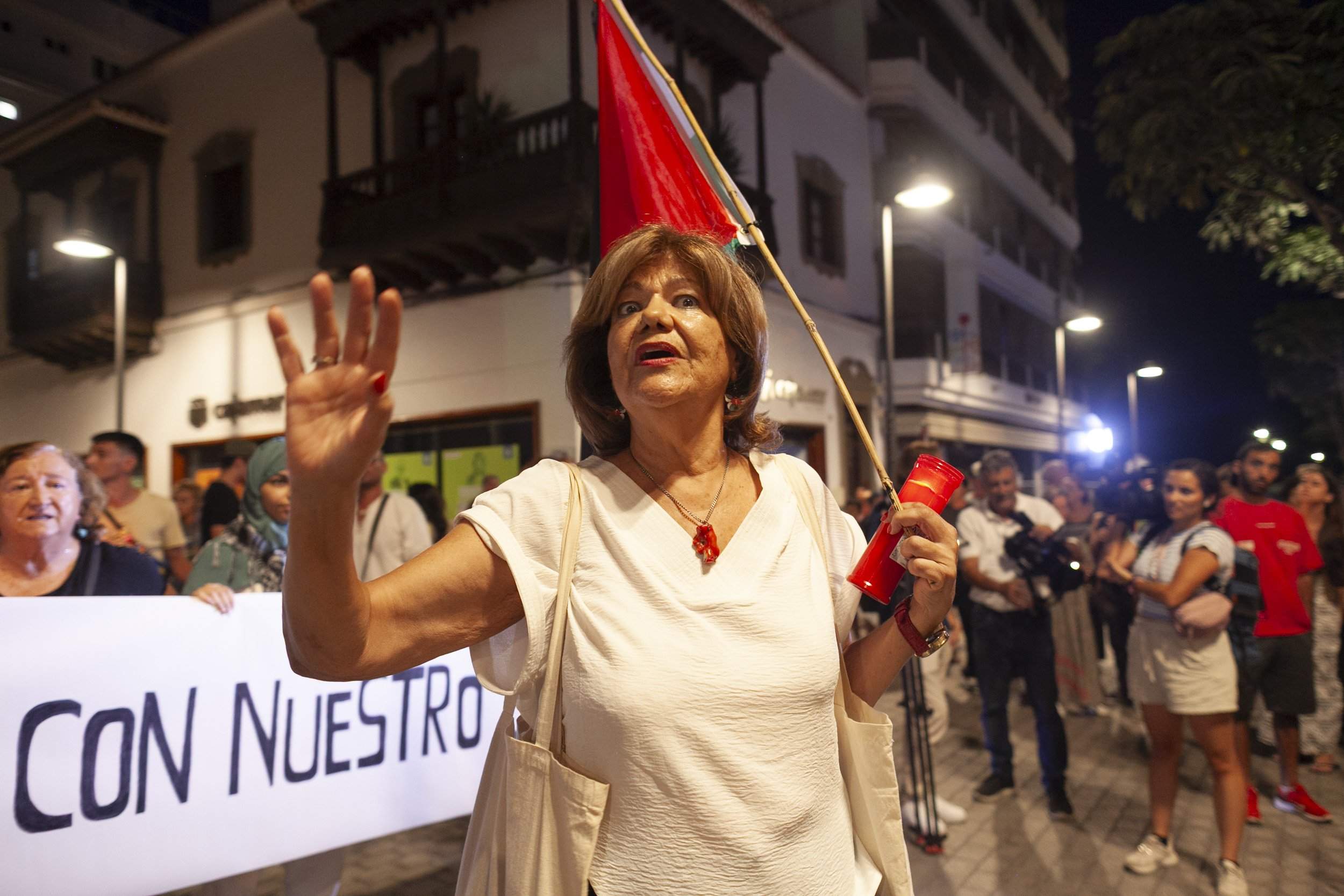 Vigilia de Lanzarote por el genocidio en Palestina. Fotos: Juan Mateos. Vigilia de Lanzarote por el genocidio en Palestina. Fotos: Juan Mateos.