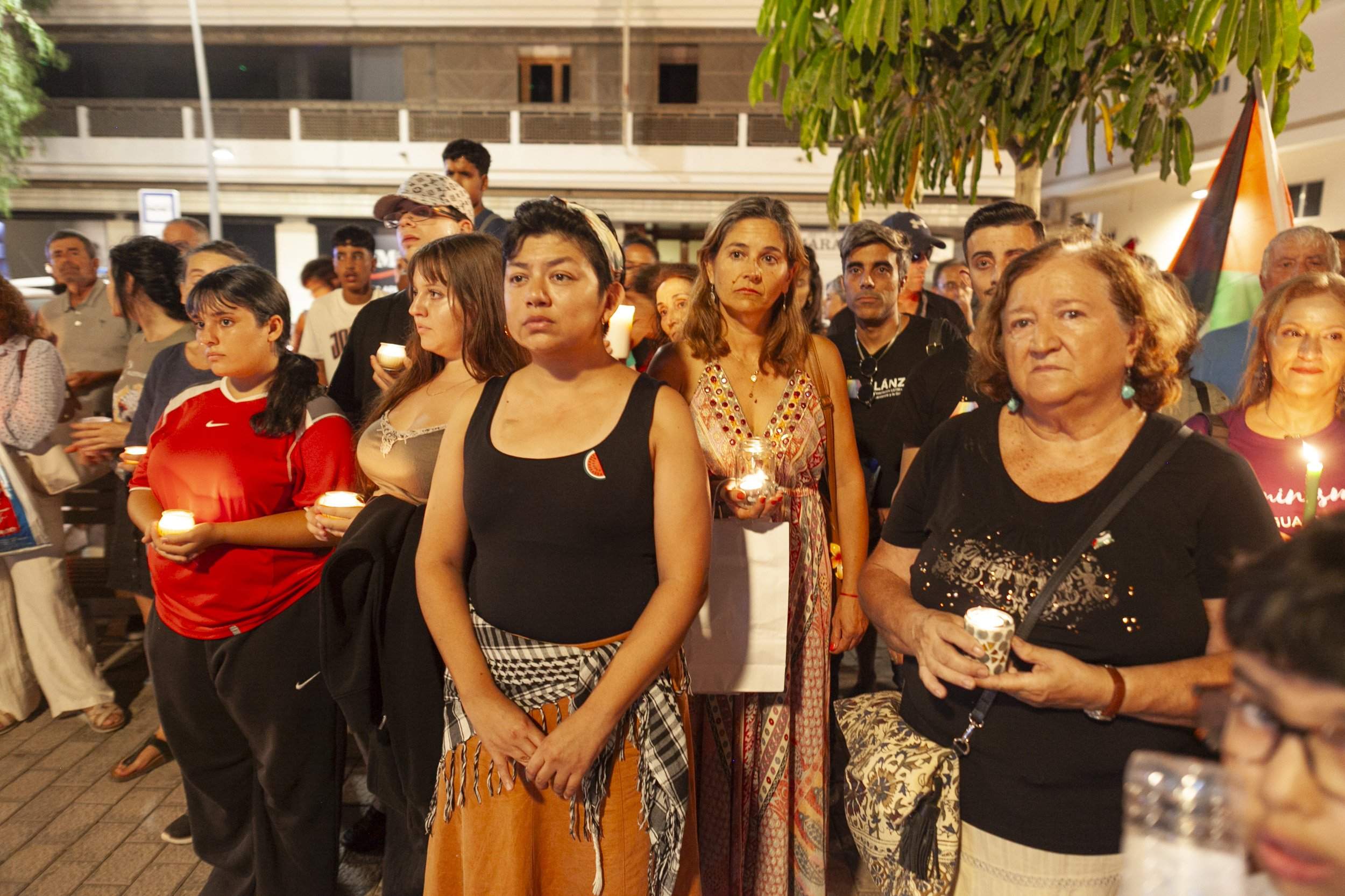 Vigilia de Lanzarote por el genocidio en Palestina. Fotos: Juan Mateos. Vigilia de Lanzarote por el genocidio en Palestina. Fotos: Juan Mateos.
