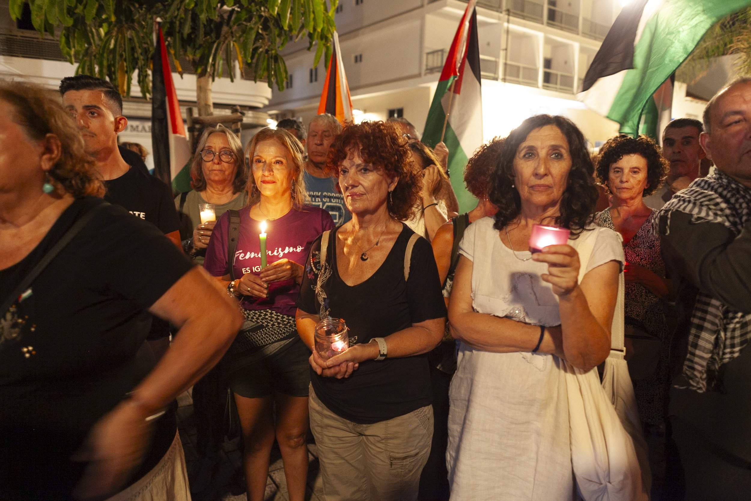 Vigilia de Lanzarote por el genocidio en Palestina. Fotos: Juan Mateos. Vigilia de Lanzarote por el genocidio en Palestina. Fotos: Juan Mateos.