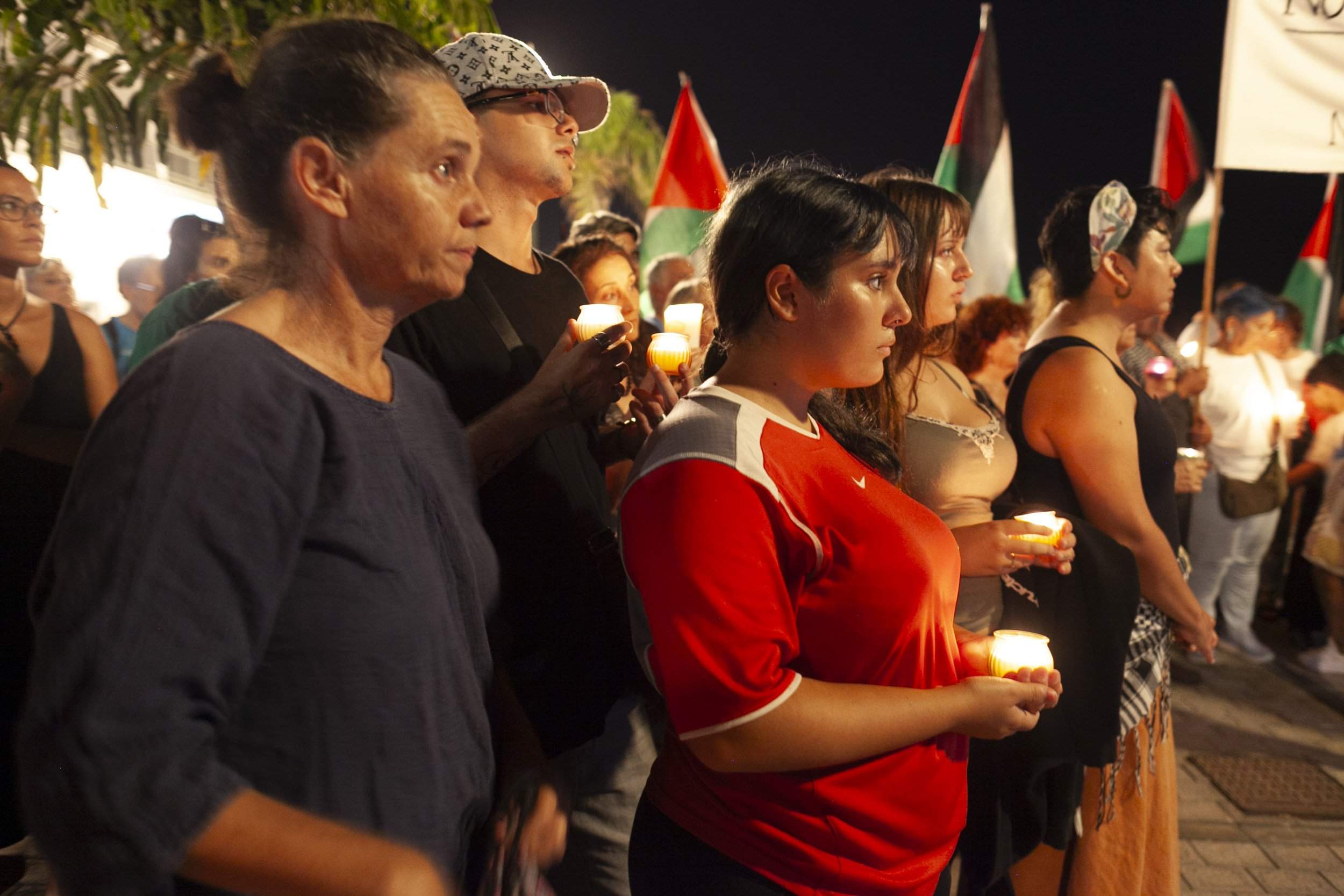 Vigilia de Lanzarote por el genocidio en Palestina. Fotos: Juan Mateos. Vigilia de Lanzarote por el genocidio en Palestina. Fotos: Juan Mateos.