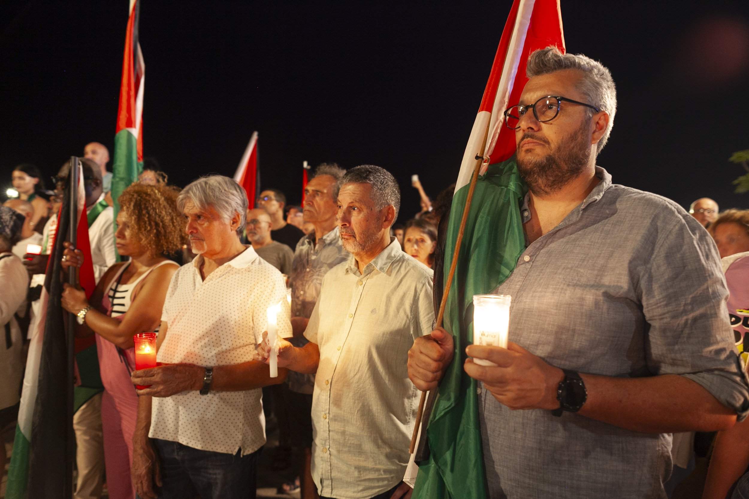 Vigilia de Lanzarote por el genocidio en Palestina. Fotos: Juan Mateos. Vigilia de Lanzarote por el genocidio en Palestina. Fotos: Juan Mateos.