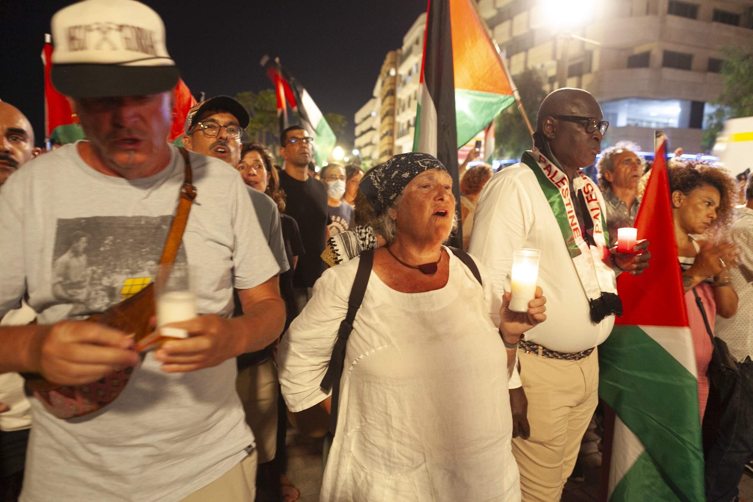 Vigilia de Lanzarote por el genocidio en Palestina. Fotos: Juan Mateos. Vigilia de Lanzarote por el genocidio en Palestina. Fotos: Juan Mateos.