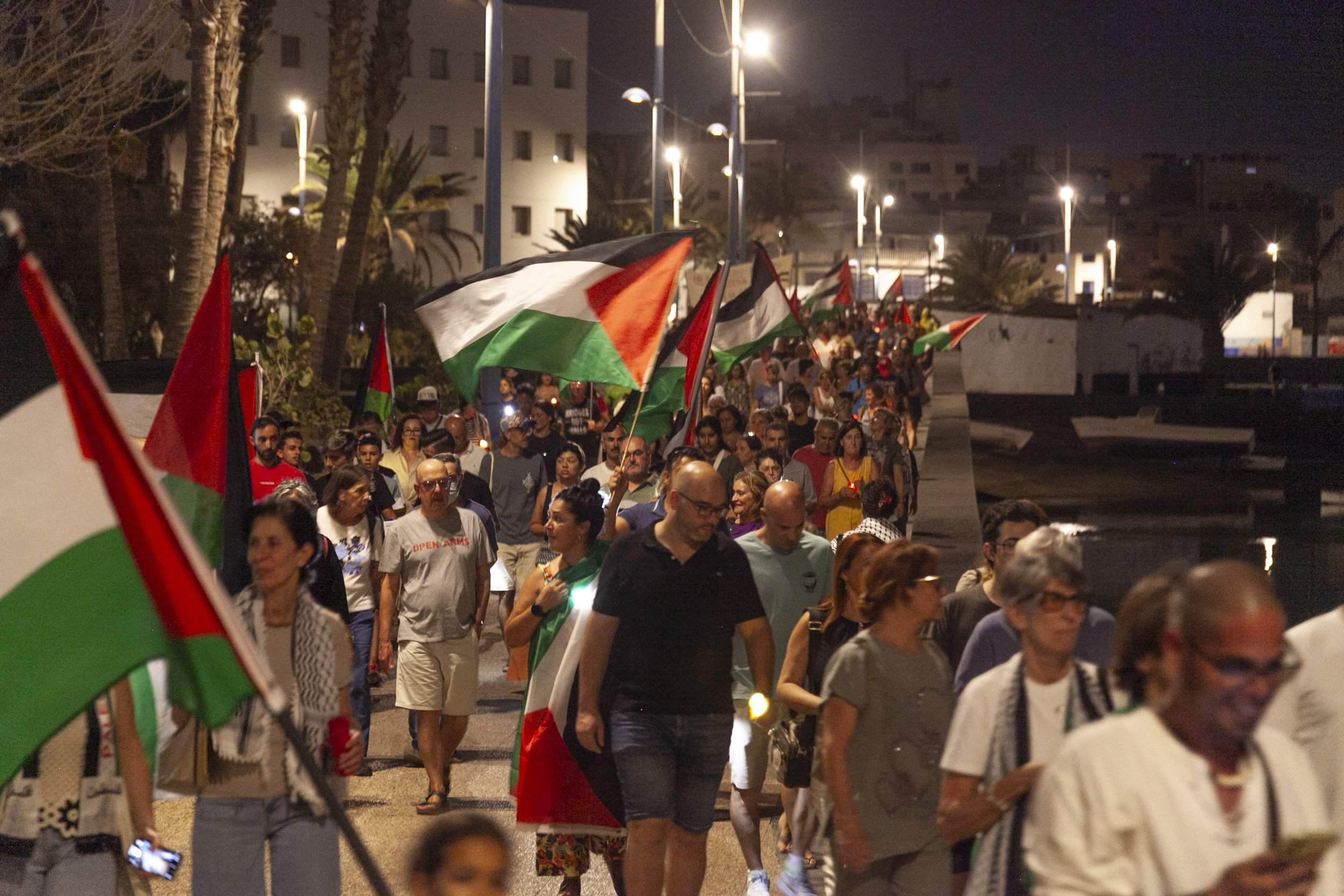 Vigilia de Lanzarote por el genocidio en Palestina. Fotos: Juan Mateos.