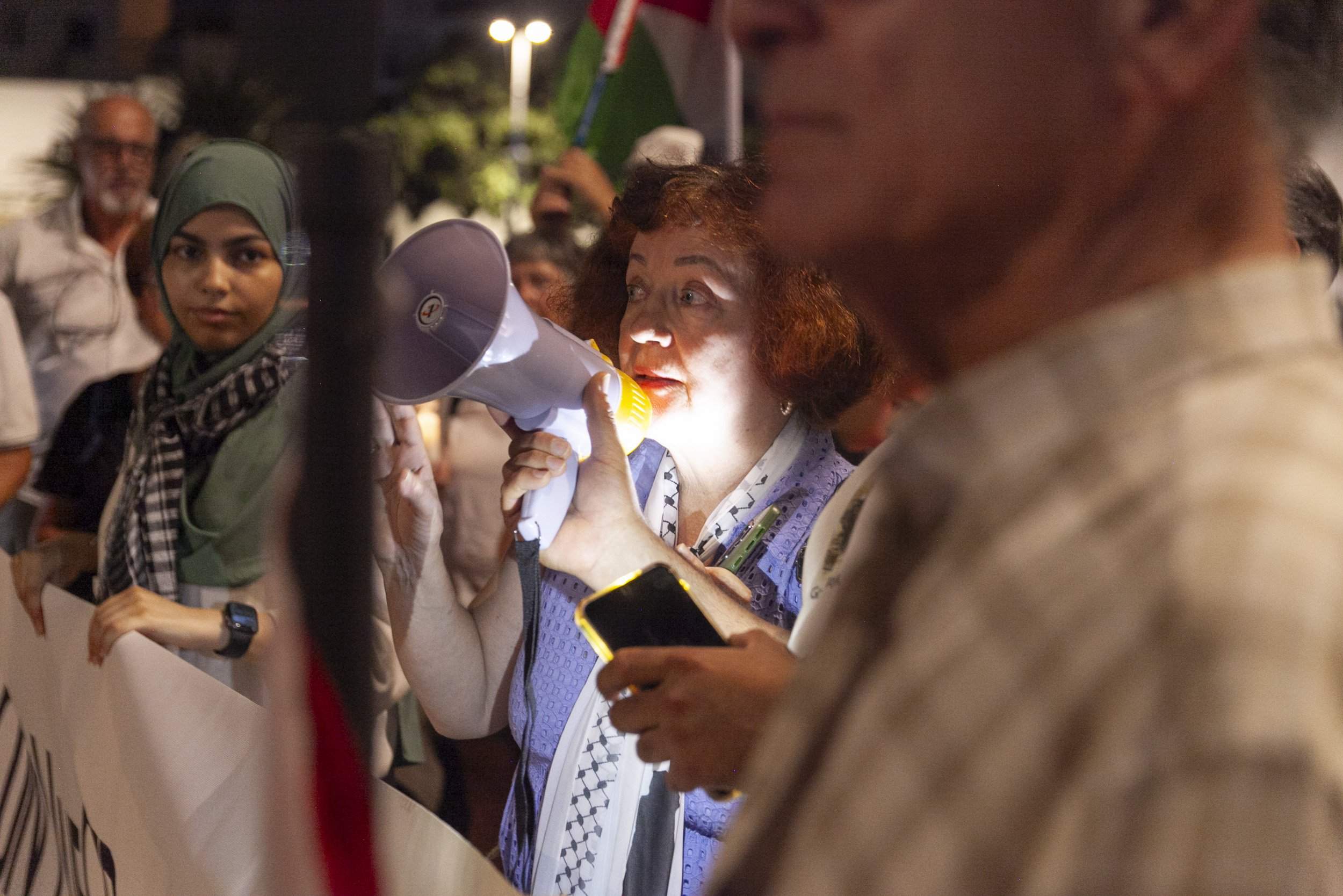 Vigilia de Lanzarote por el genocidio en Palestina. Fotos: Juan Mateos. Vigilia de Lanzarote por el genocidio en Palestina. Fotos: Juan Mateos.