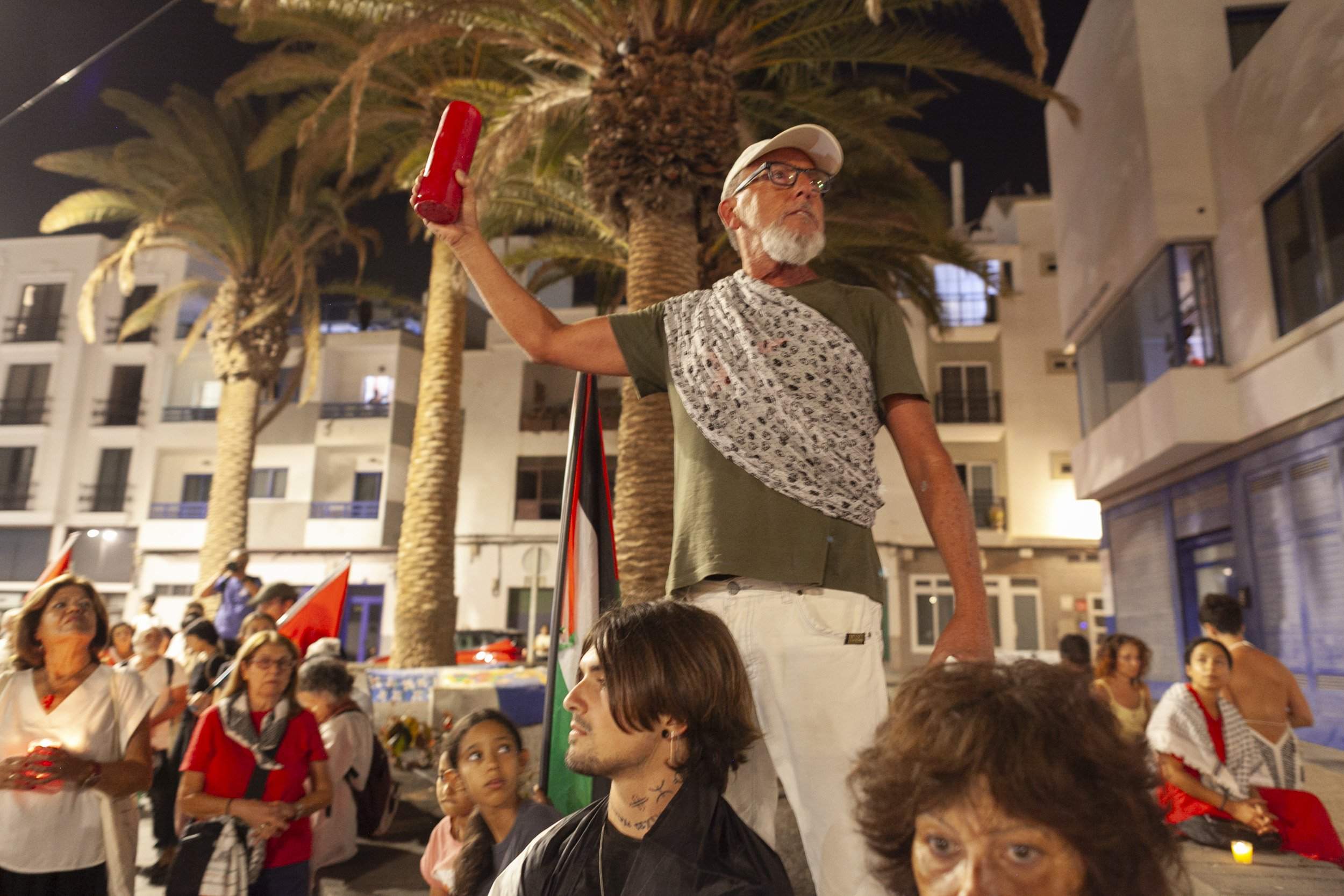 Vigilia de Lanzarote por el genocidio en Palestina. Fotos: Juan Mateos. Vigilia de Lanzarote por el genocidio en Palestina. Fotos: Juan Mateos.