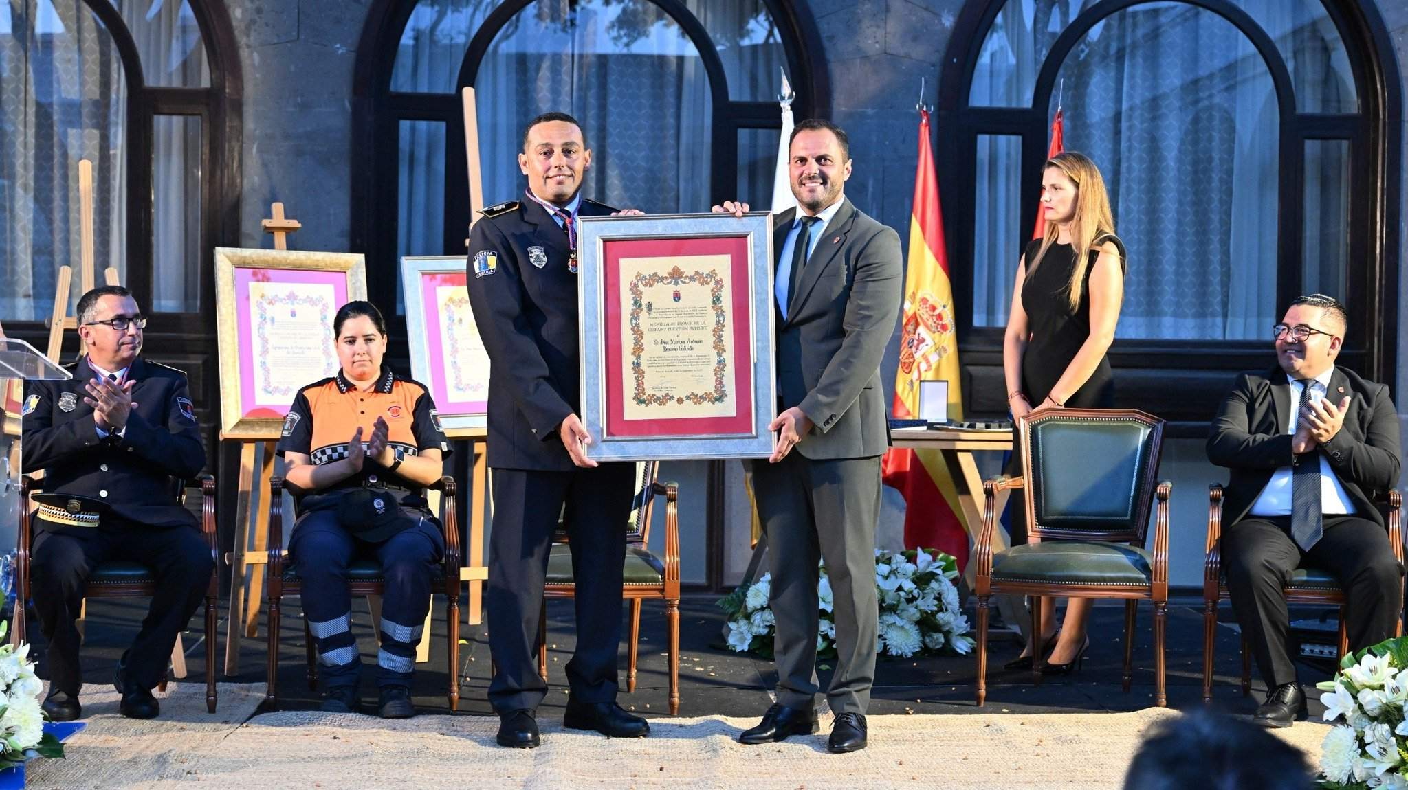 Medallas de la Ciudad a Protección Civil y a los policiales locales Marcos Antonio Rosario y Osbaldo Espino 