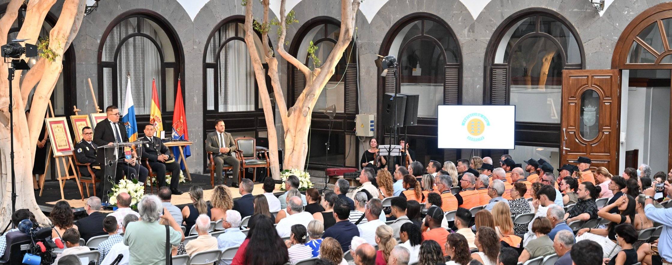 Medallas de la Ciudad a Protección Civil y a los policiales locales Marcos Antonio Rosario y Osbaldo Espino 