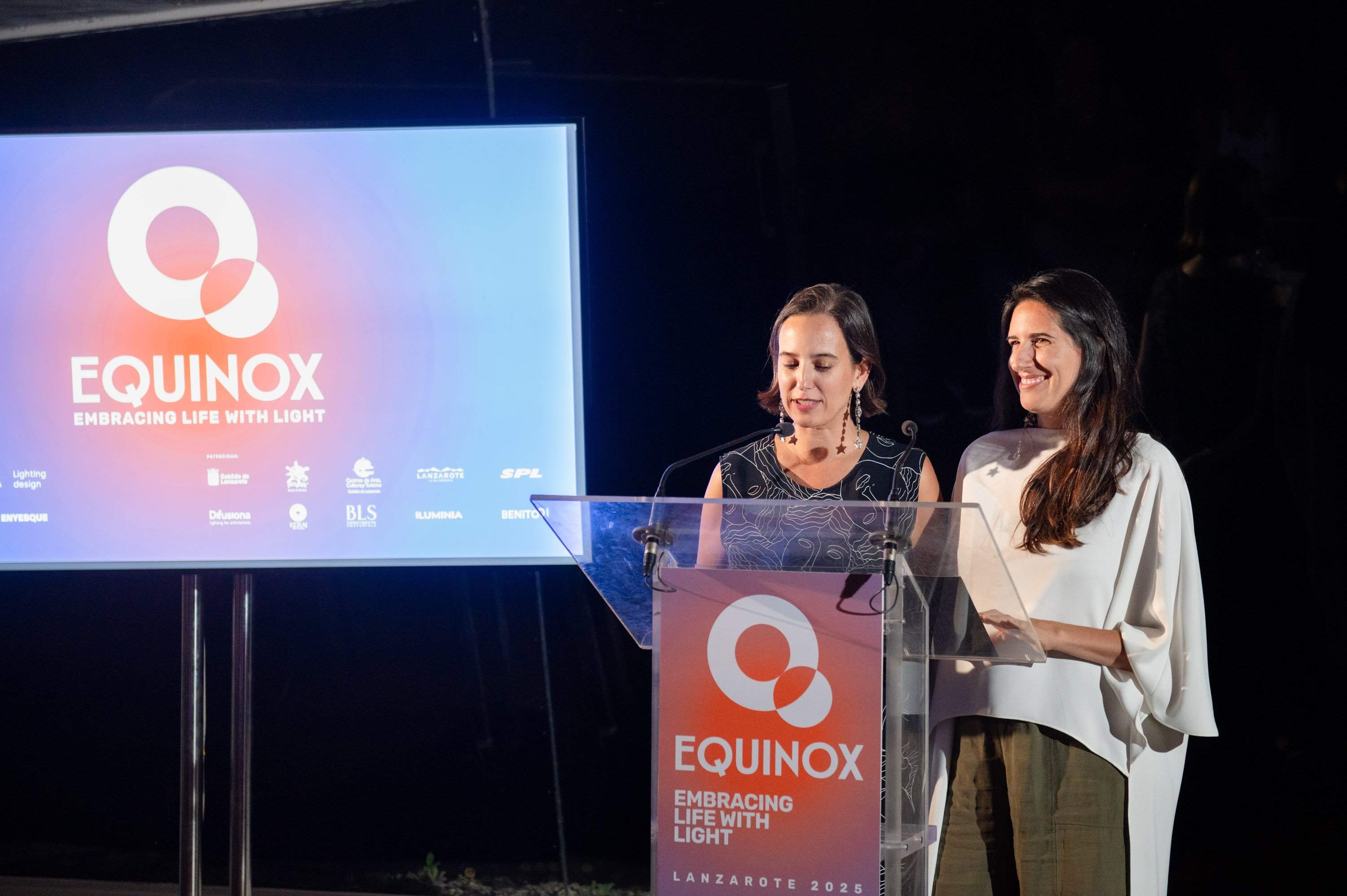 Paula y Cristina Martinez Paula y Cristina Martinez