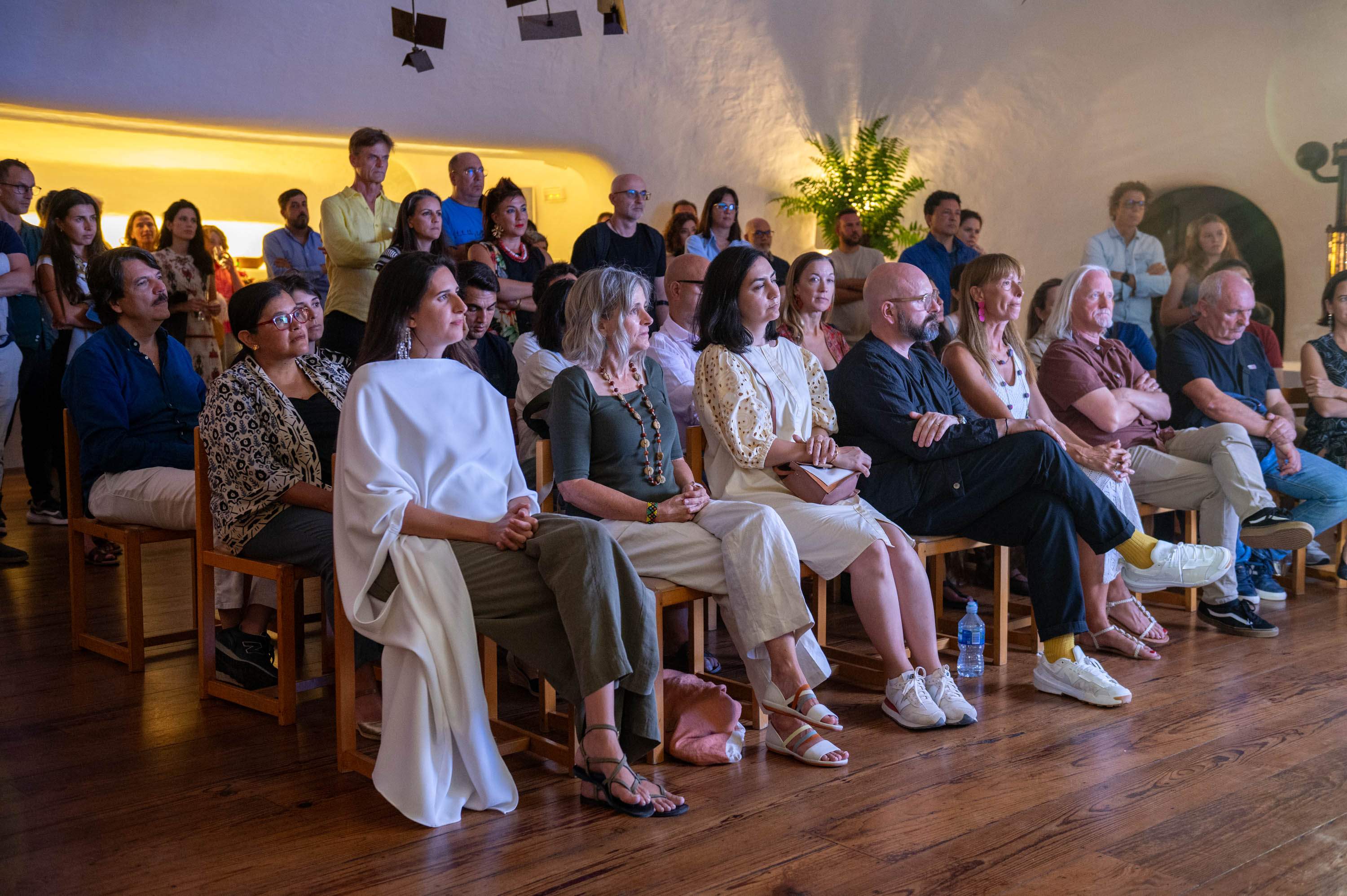 Público en la lectura del manifiesto Público en la lectura del manifiesto
